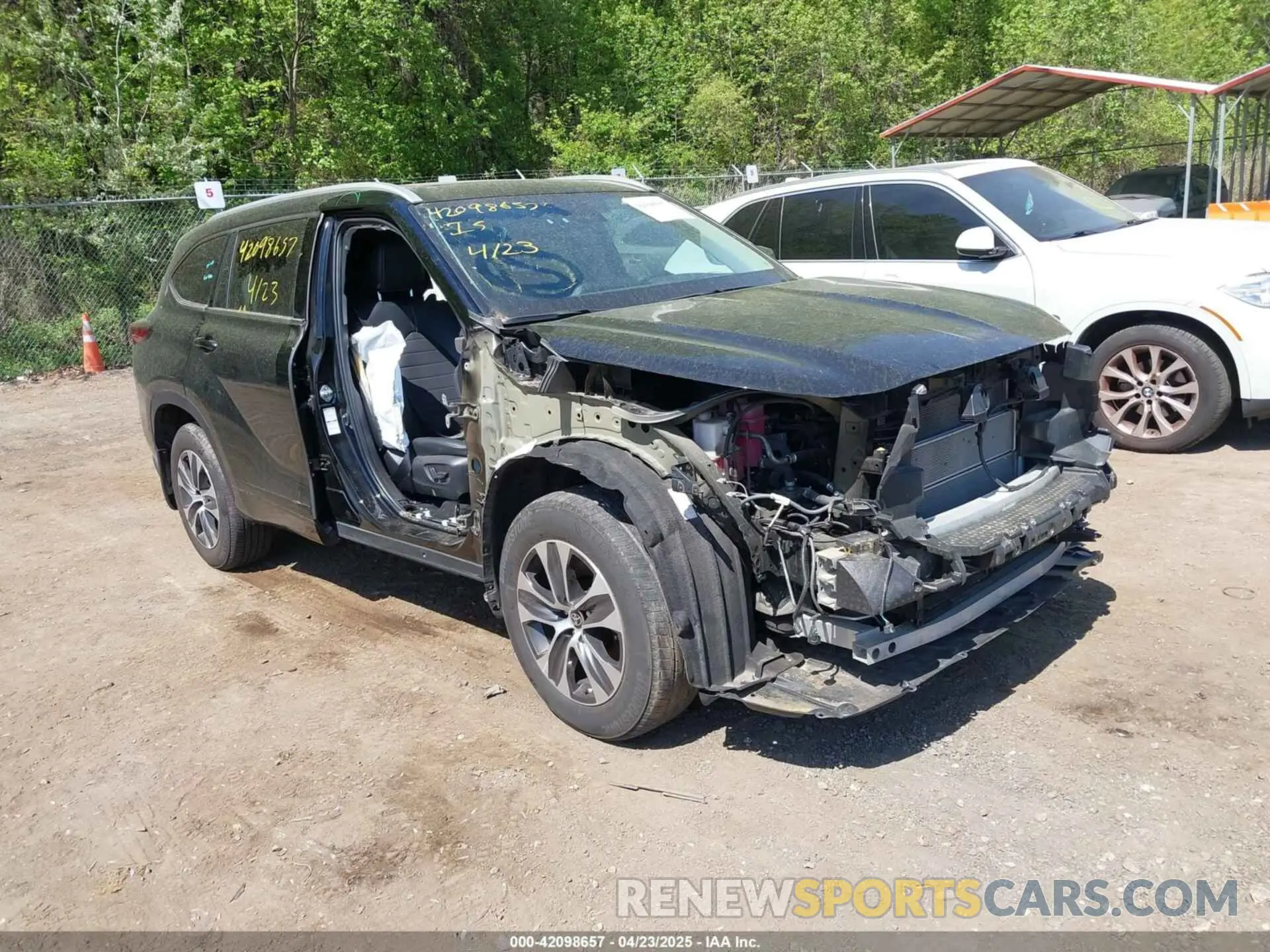 1 Фотография поврежденного автомобиля 5TDGBRCHXNS545867 TOYOTA HIGHLANDER 2022