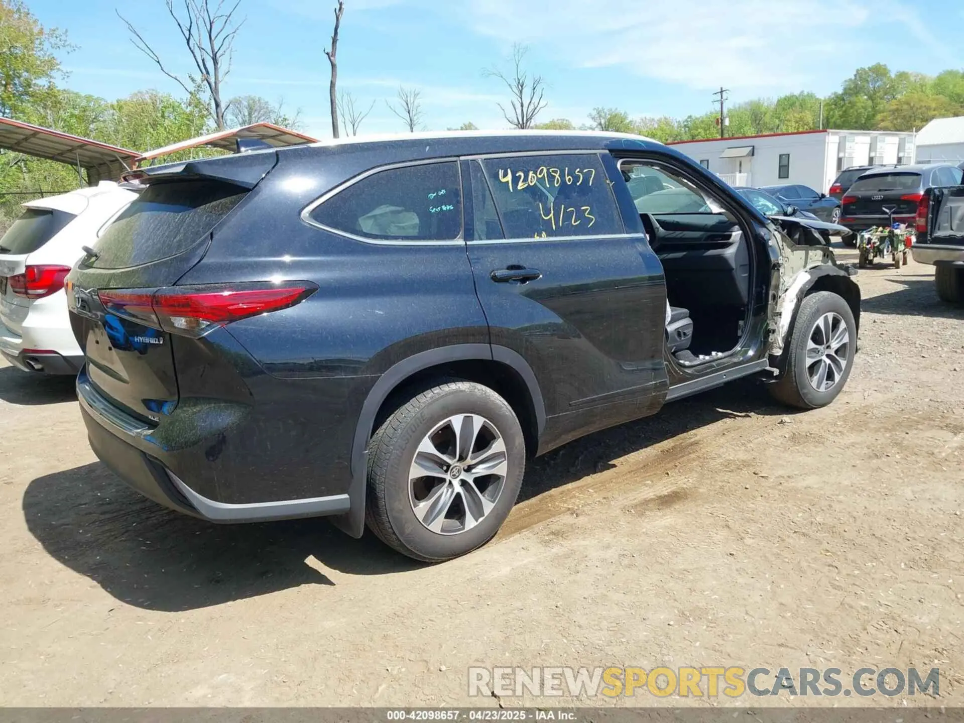 4 Фотография поврежденного автомобиля 5TDGBRCHXNS545867 TOYOTA HIGHLANDER 2022