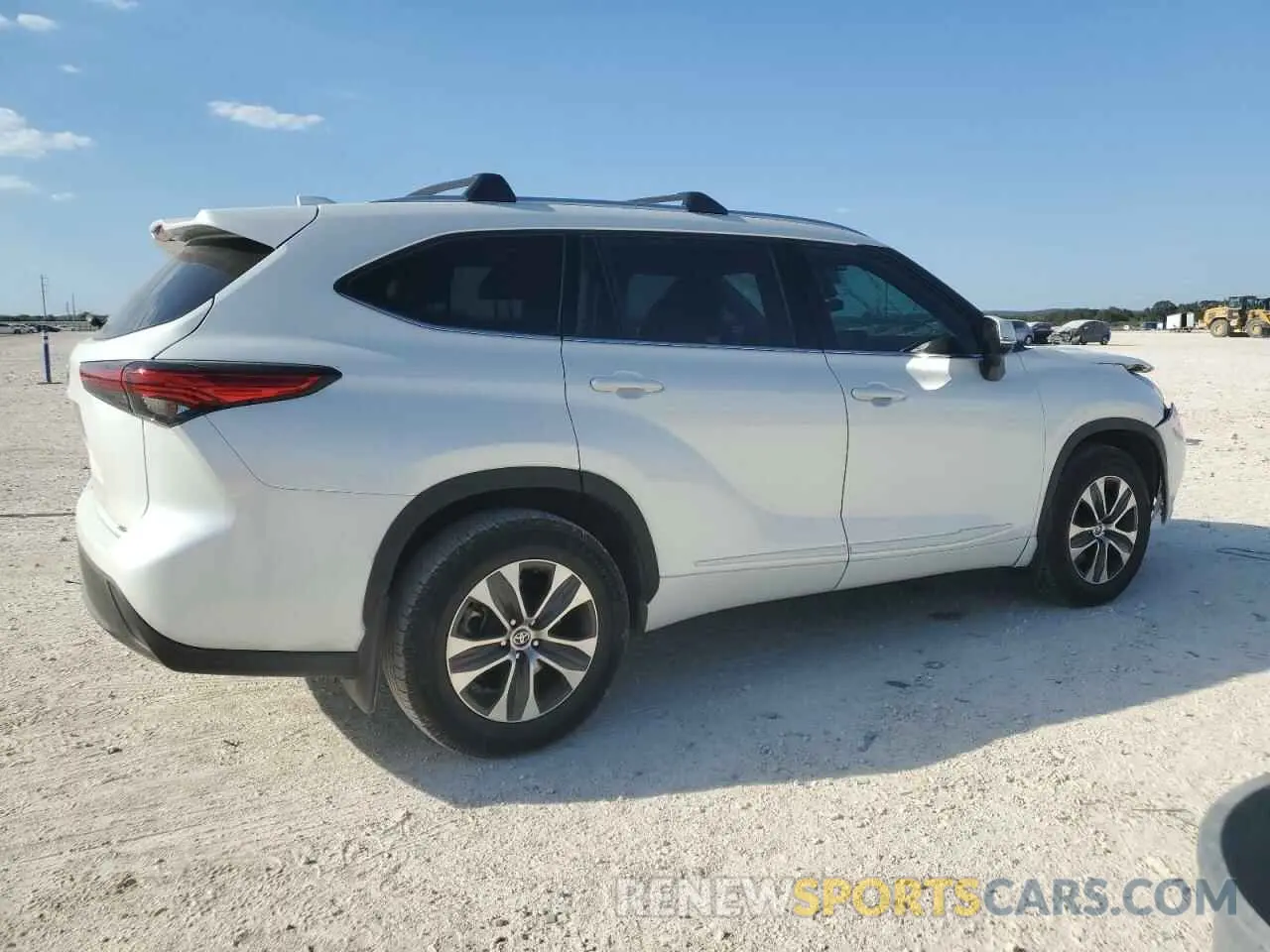 3 Photograph of a damaged car 5TDGZRAH0NS091532 TOYOTA HIGHLANDER 2022