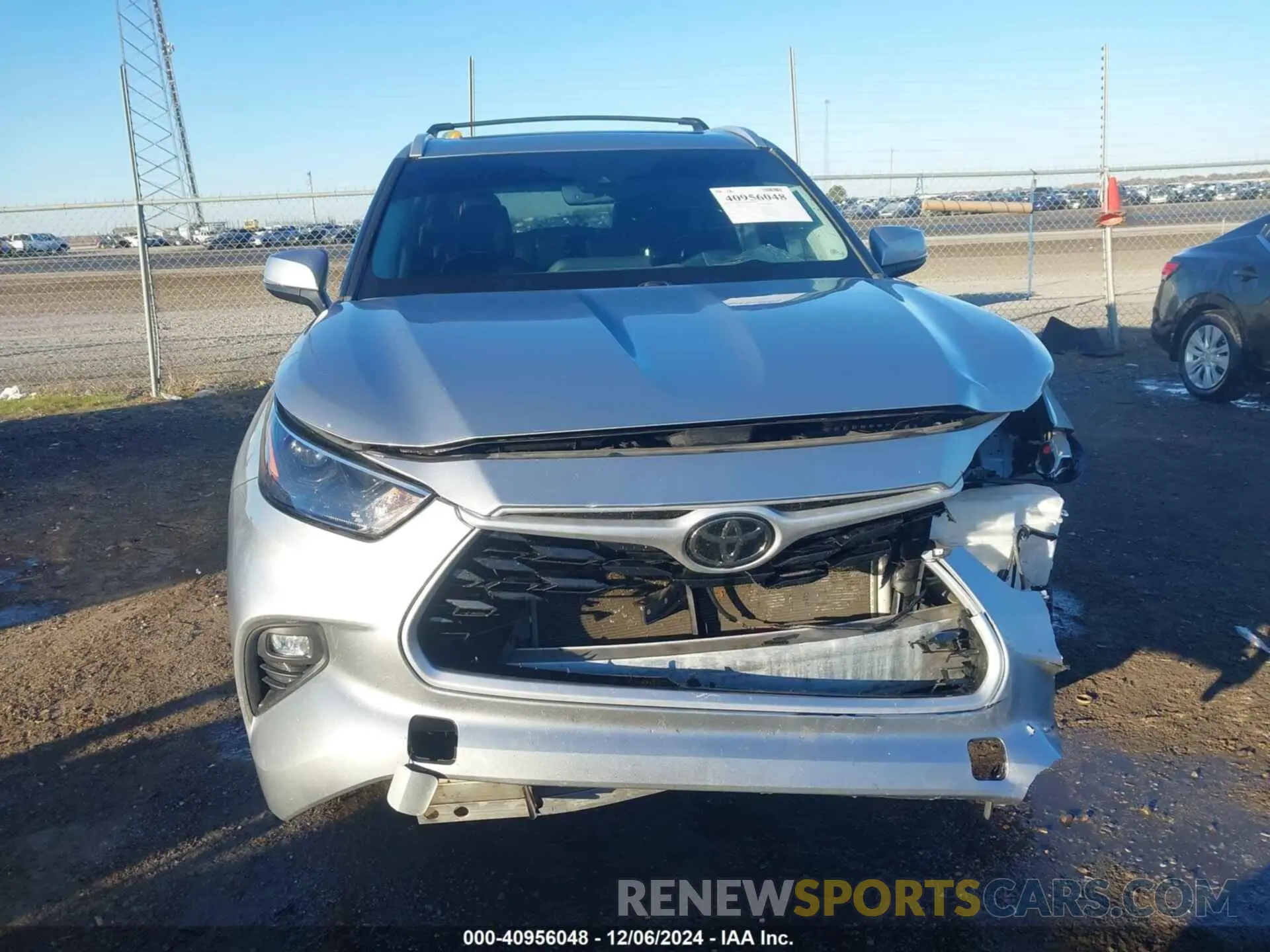 12 Photograph of a damaged car 5TDGZRAH1NS095945 TOYOTA HIGHLANDER 2022