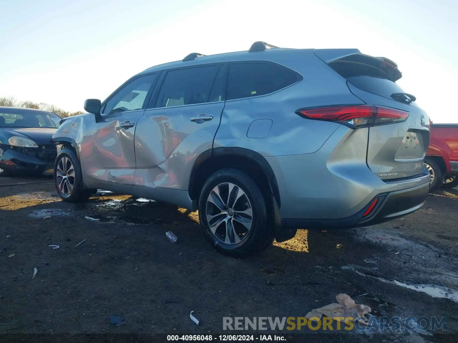 3 Photograph of a damaged car 5TDGZRAH1NS095945 TOYOTA HIGHLANDER 2022