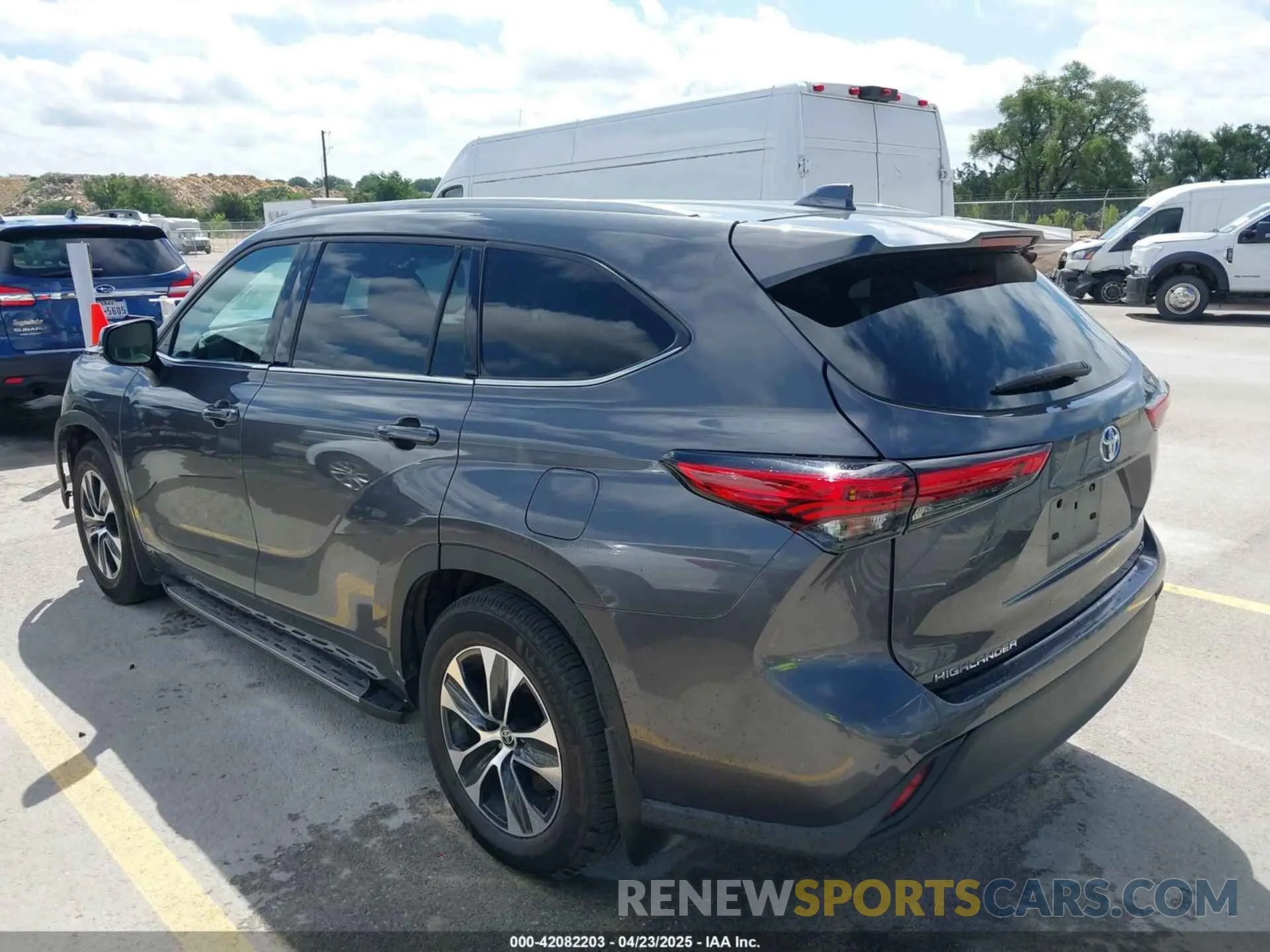 3 Photograph of a damaged car 5TDGZRAH2NS552455 TOYOTA HIGHLANDER 2022