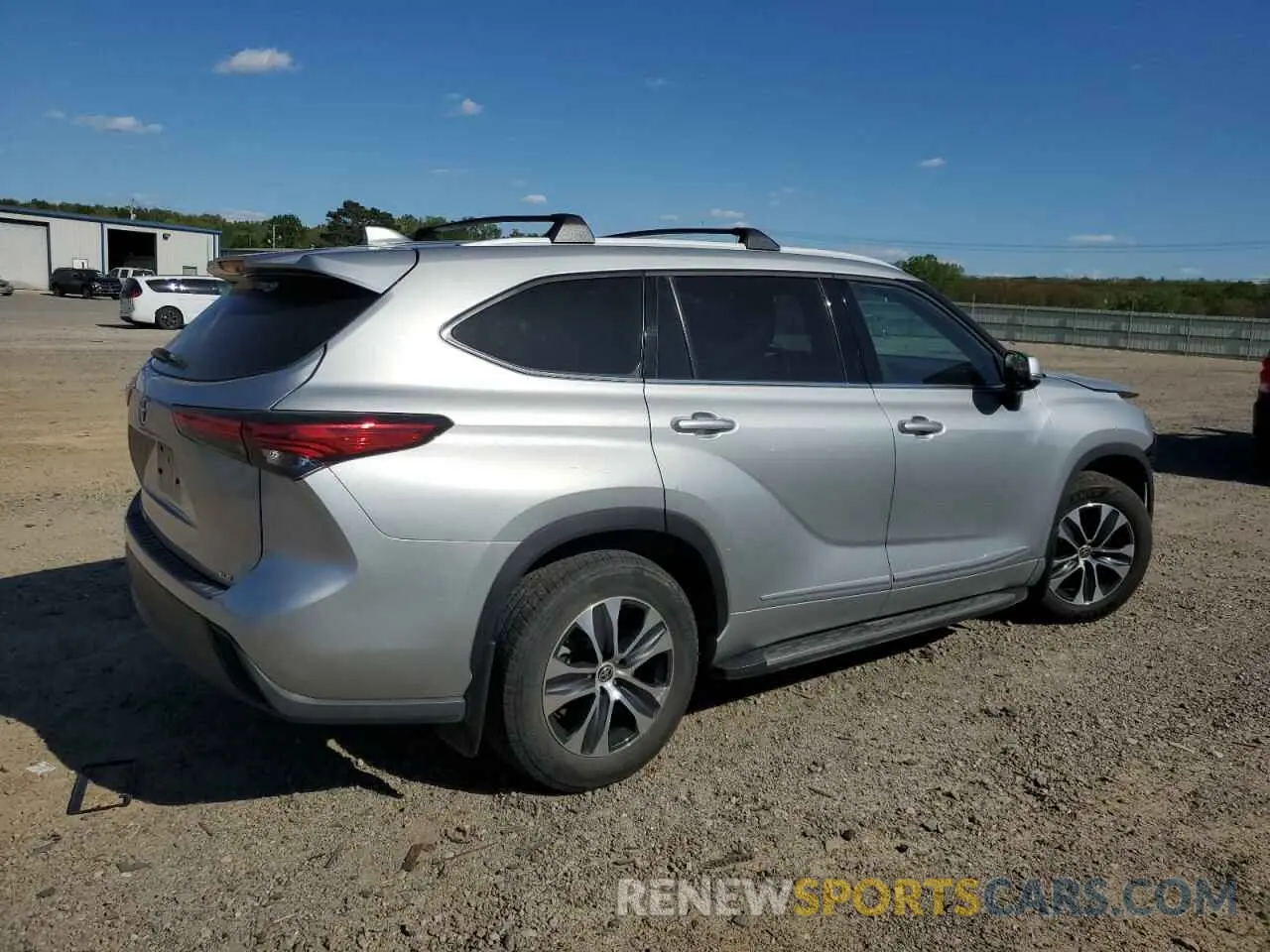 3 Photograph of a damaged car 5TDGZRAH3NS115418 TOYOTA HIGHLANDER 2022