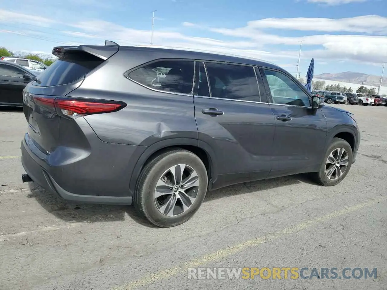 3 Photograph of a damaged car 5TDGZRAH5NS130017 TOYOTA HIGHLANDER 2022
