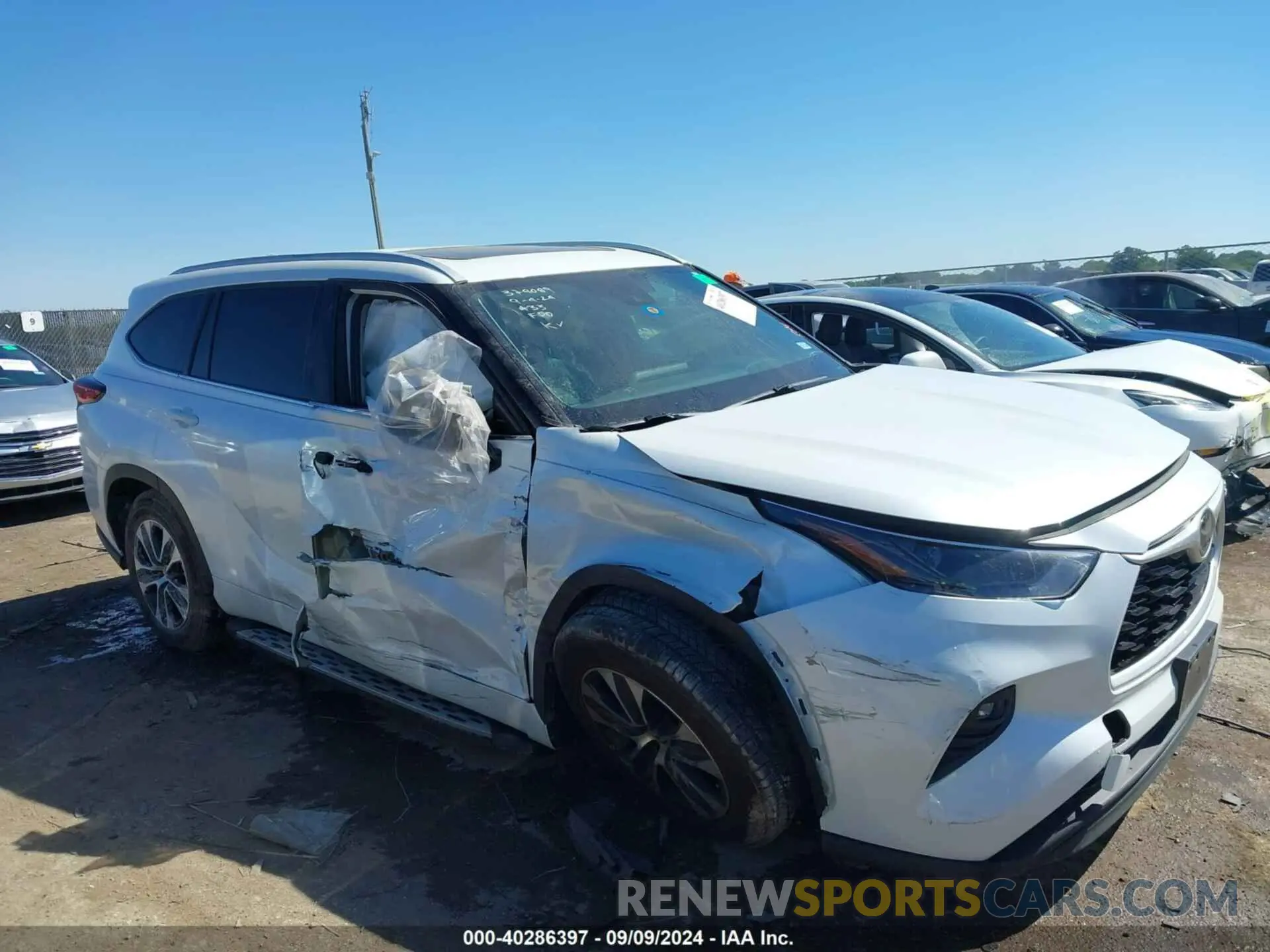 6 Photograph of a damaged car 5TDGZRAH6NS099831 TOYOTA HIGHLANDER 2022