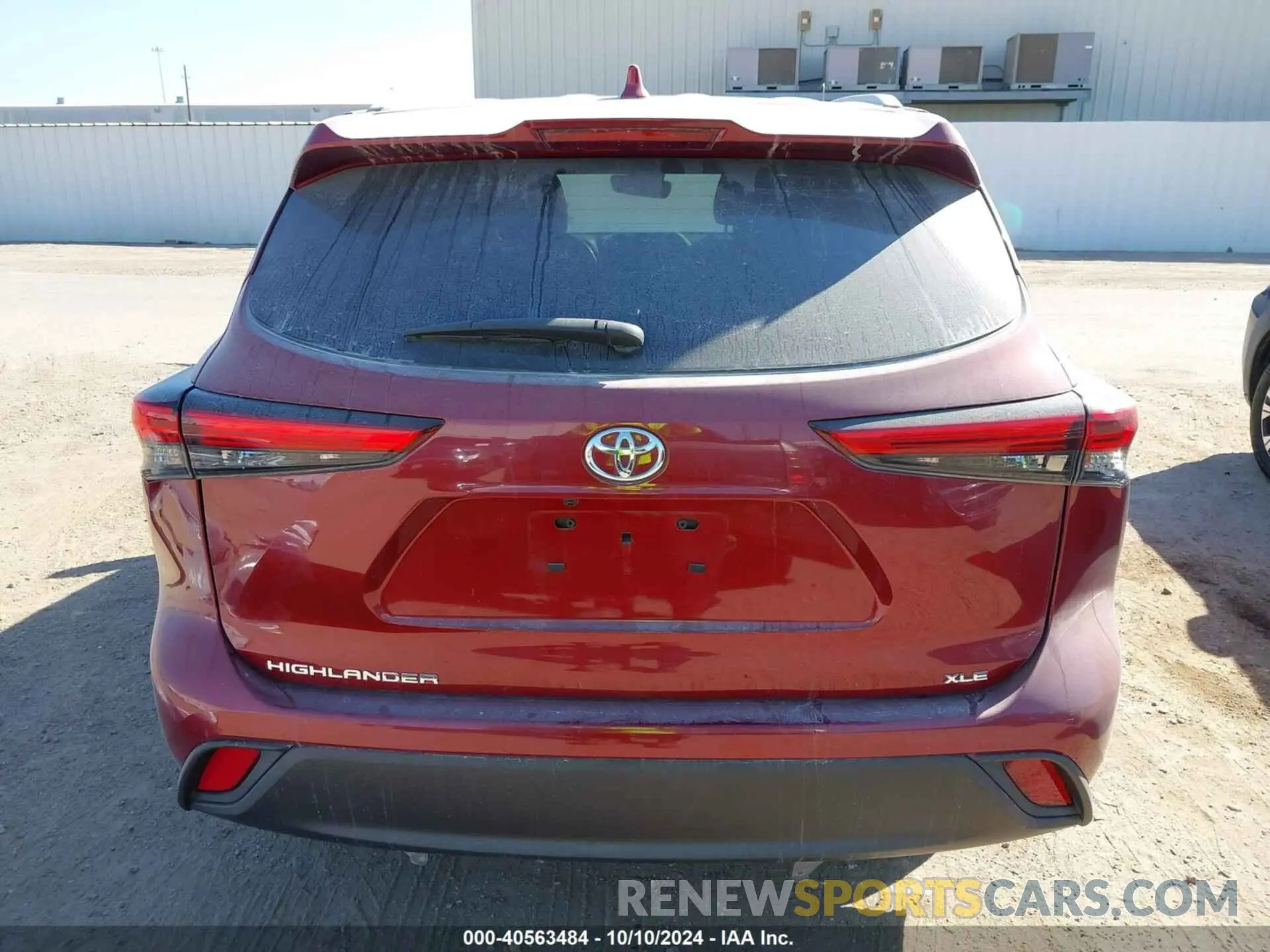 17 Photograph of a damaged car 5TDGZRAH7NS542925 TOYOTA HIGHLANDER 2022