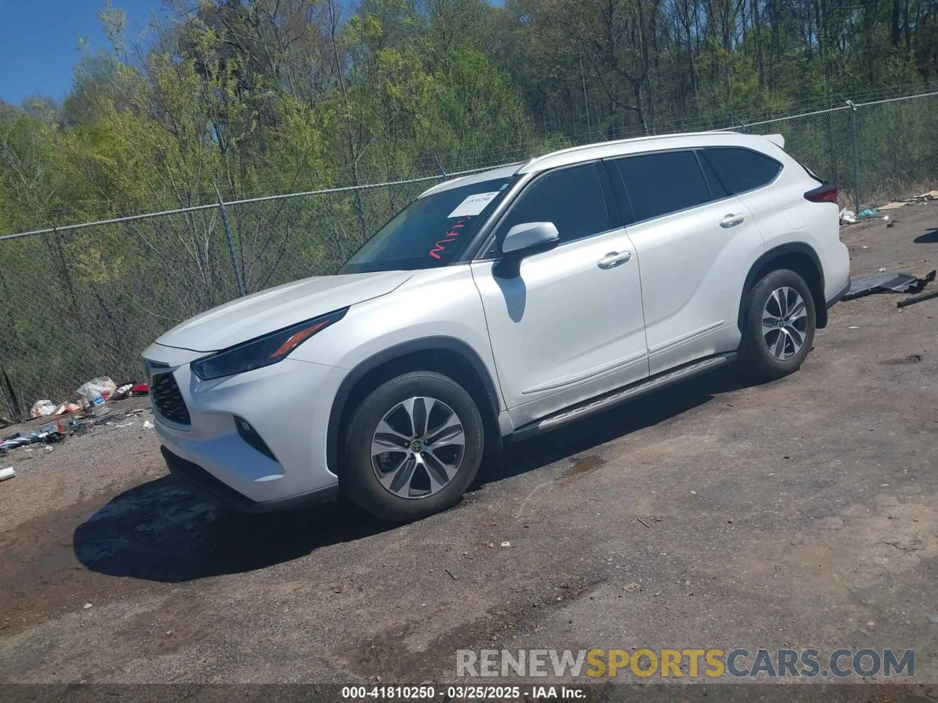2 Photograph of a damaged car 5TDGZRAH7NS559885 TOYOTA HIGHLANDER 2022