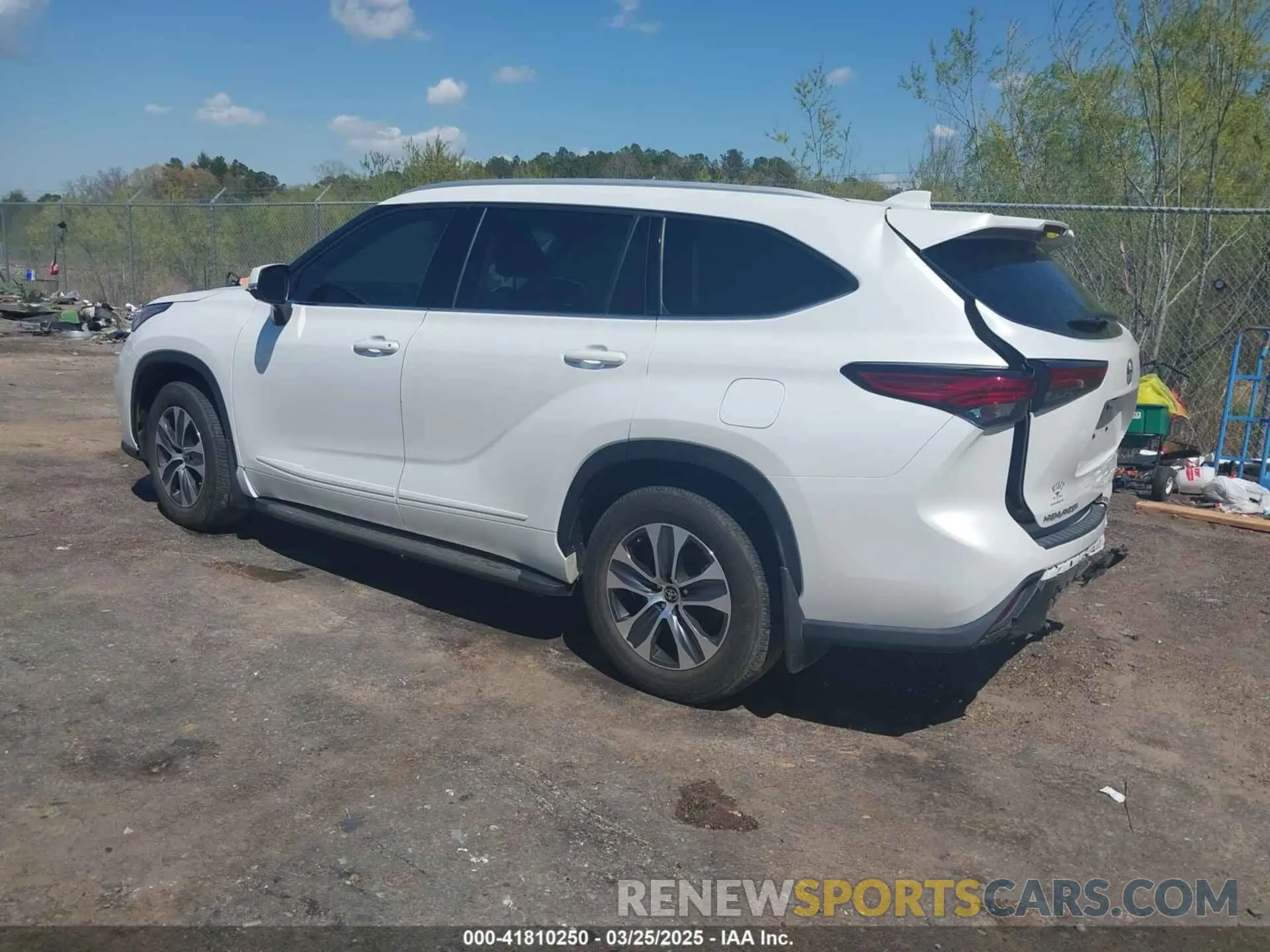 3 Photograph of a damaged car 5TDGZRAH7NS559885 TOYOTA HIGHLANDER 2022