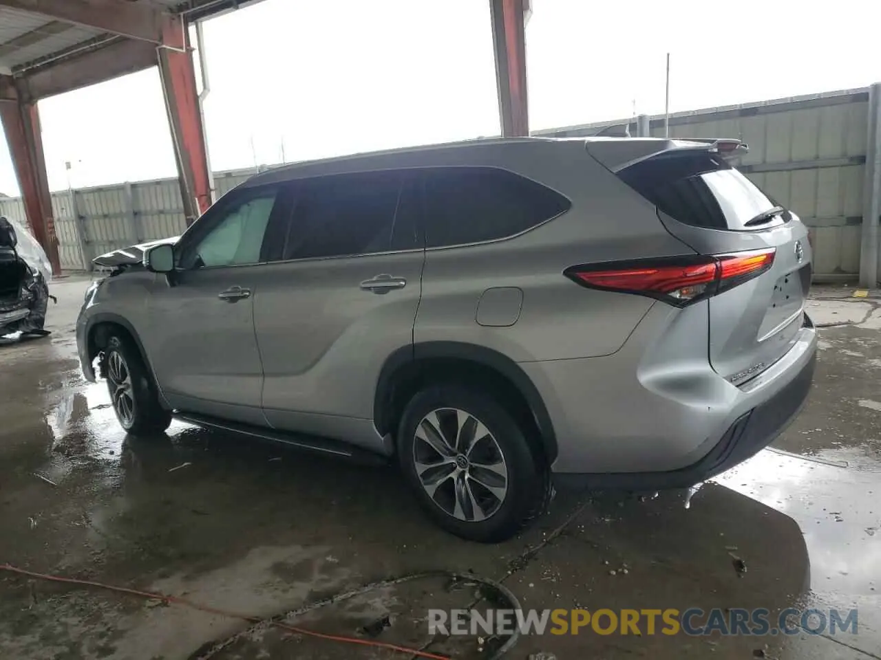 2 Photograph of a damaged car 5TDGZRAH9NS107159 TOYOTA HIGHLANDER 2022