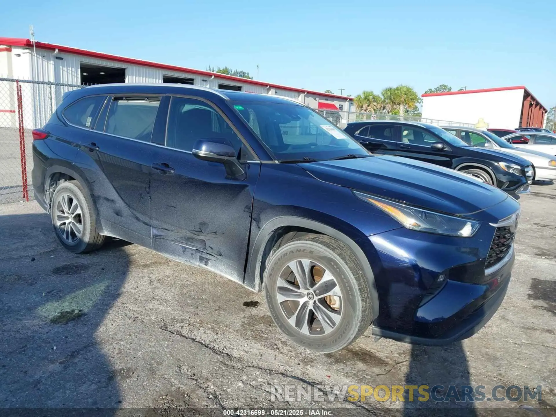 1 Photograph of a damaged car 5TDGZRAH9NS541050 TOYOTA HIGHLANDER 2022