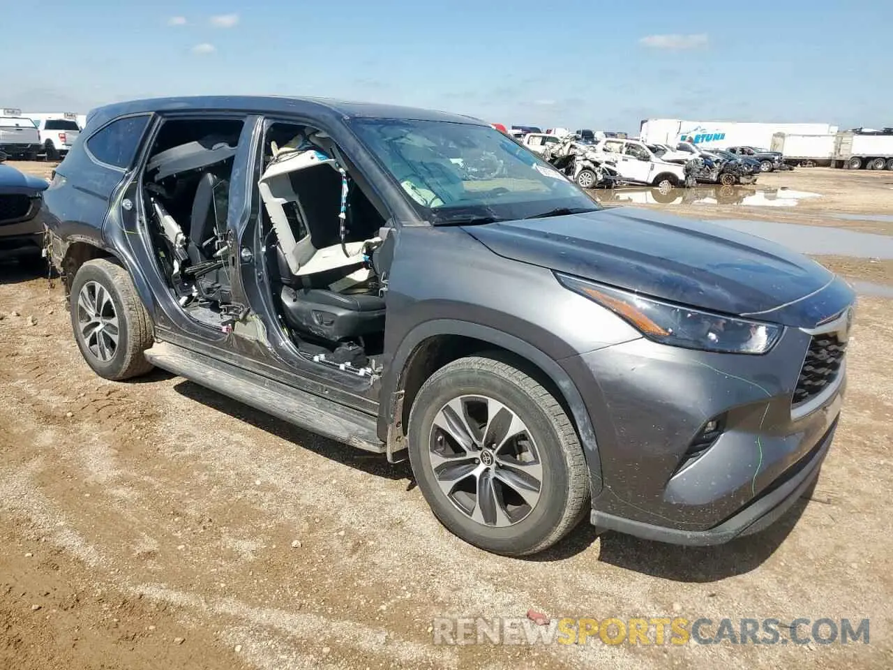 4 Photograph of a damaged car 5TDGZRAH9NS557569 TOYOTA HIGHLANDER 2022