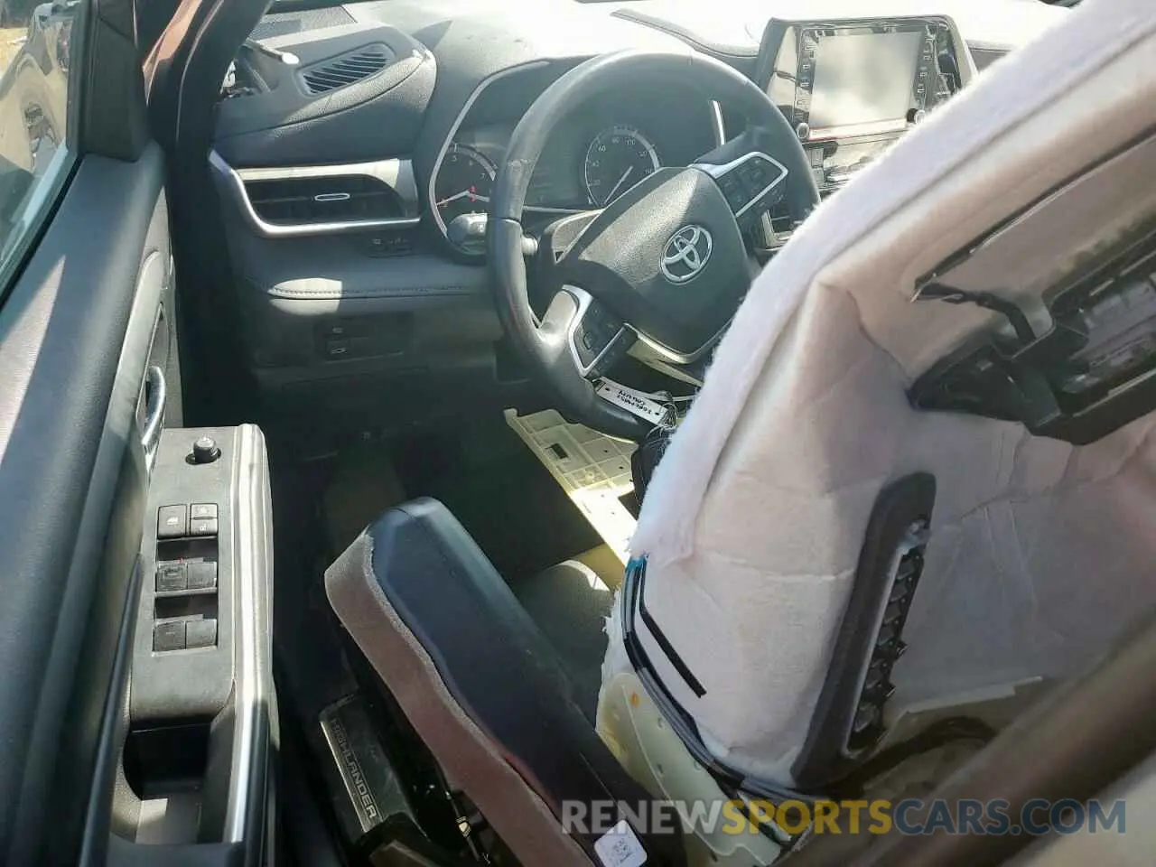 8 Photograph of a damaged car 5TDGZRAH9NS557569 TOYOTA HIGHLANDER 2022