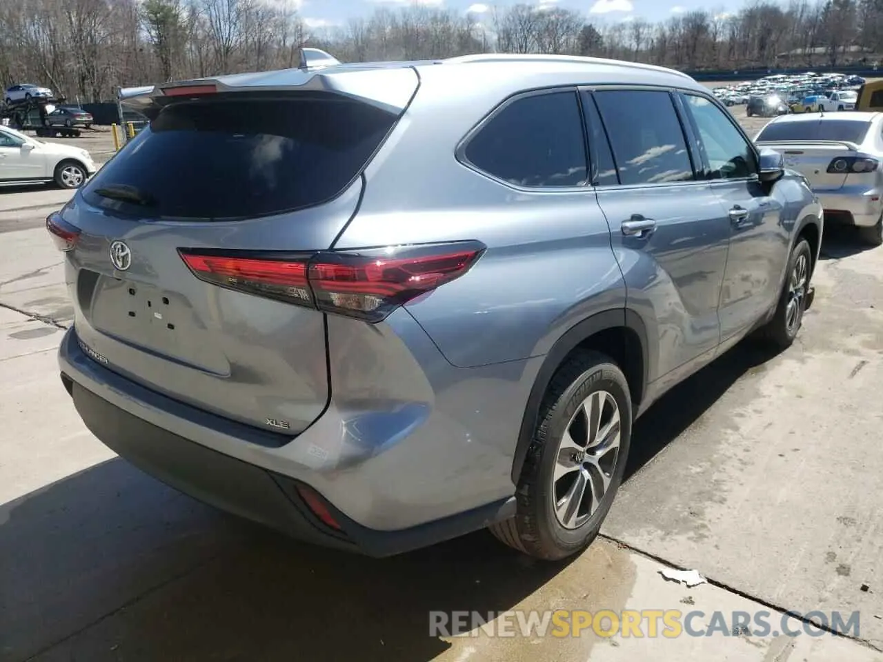4 Photograph of a damaged car 5TDGZRAHXNS099931 TOYOTA HIGHLANDER 2022