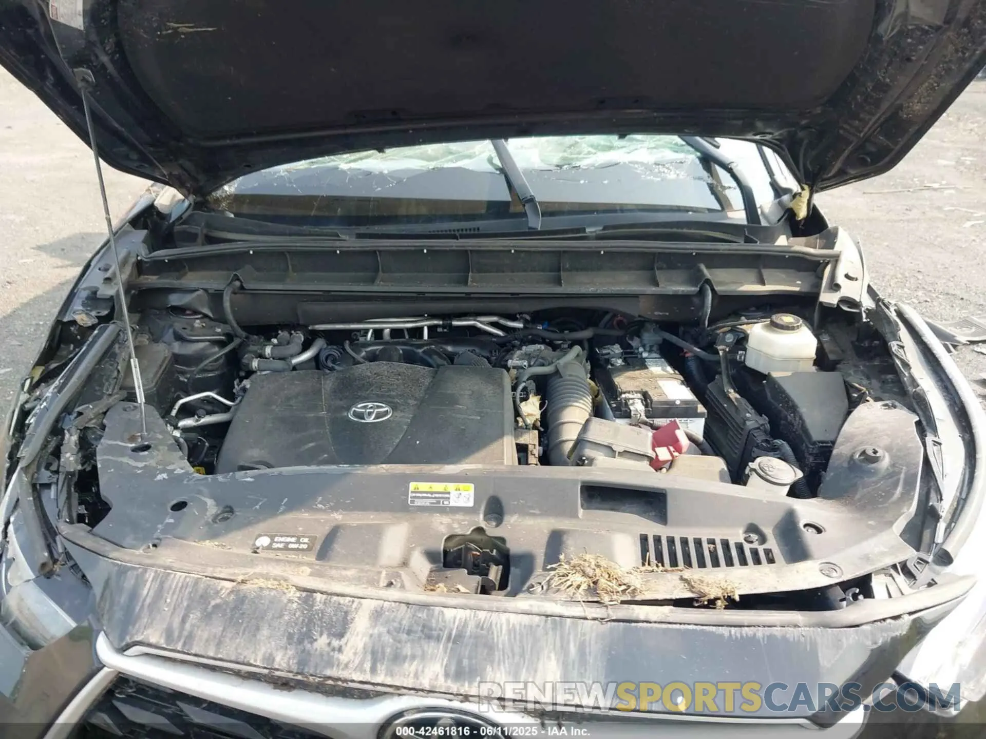 10 Photograph of a damaged car 5TDGZRBH0NS218066 TOYOTA HIGHLANDER 2022