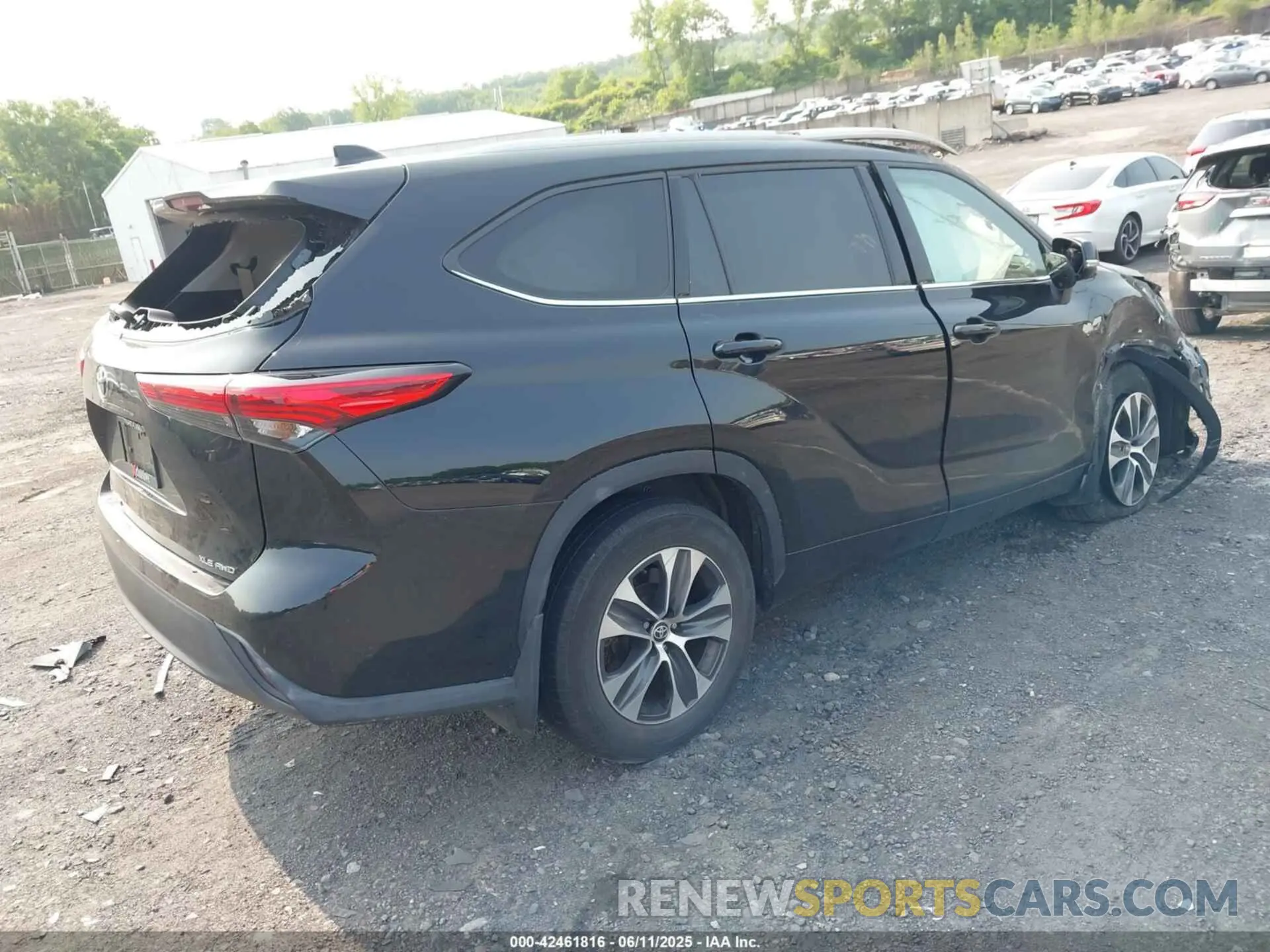 4 Photograph of a damaged car 5TDGZRBH0NS218066 TOYOTA HIGHLANDER 2022