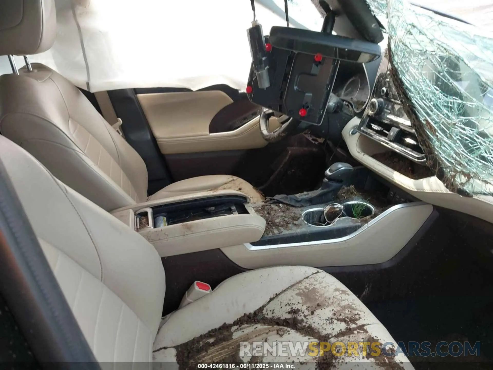 5 Photograph of a damaged car 5TDGZRBH0NS218066 TOYOTA HIGHLANDER 2022