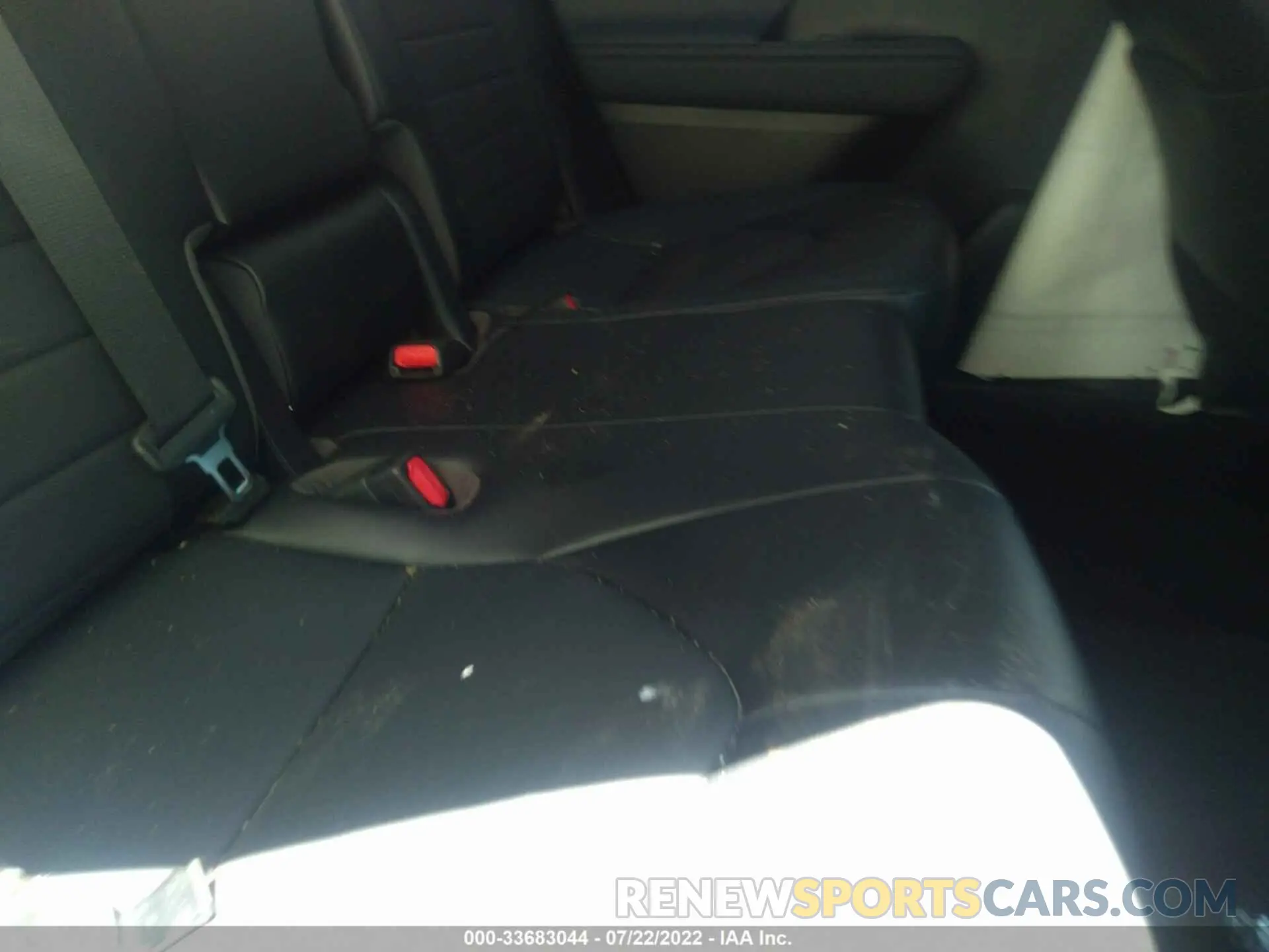 8 Photograph of a damaged car 5TDGZRBH0NS579099 TOYOTA HIGHLANDER 2022