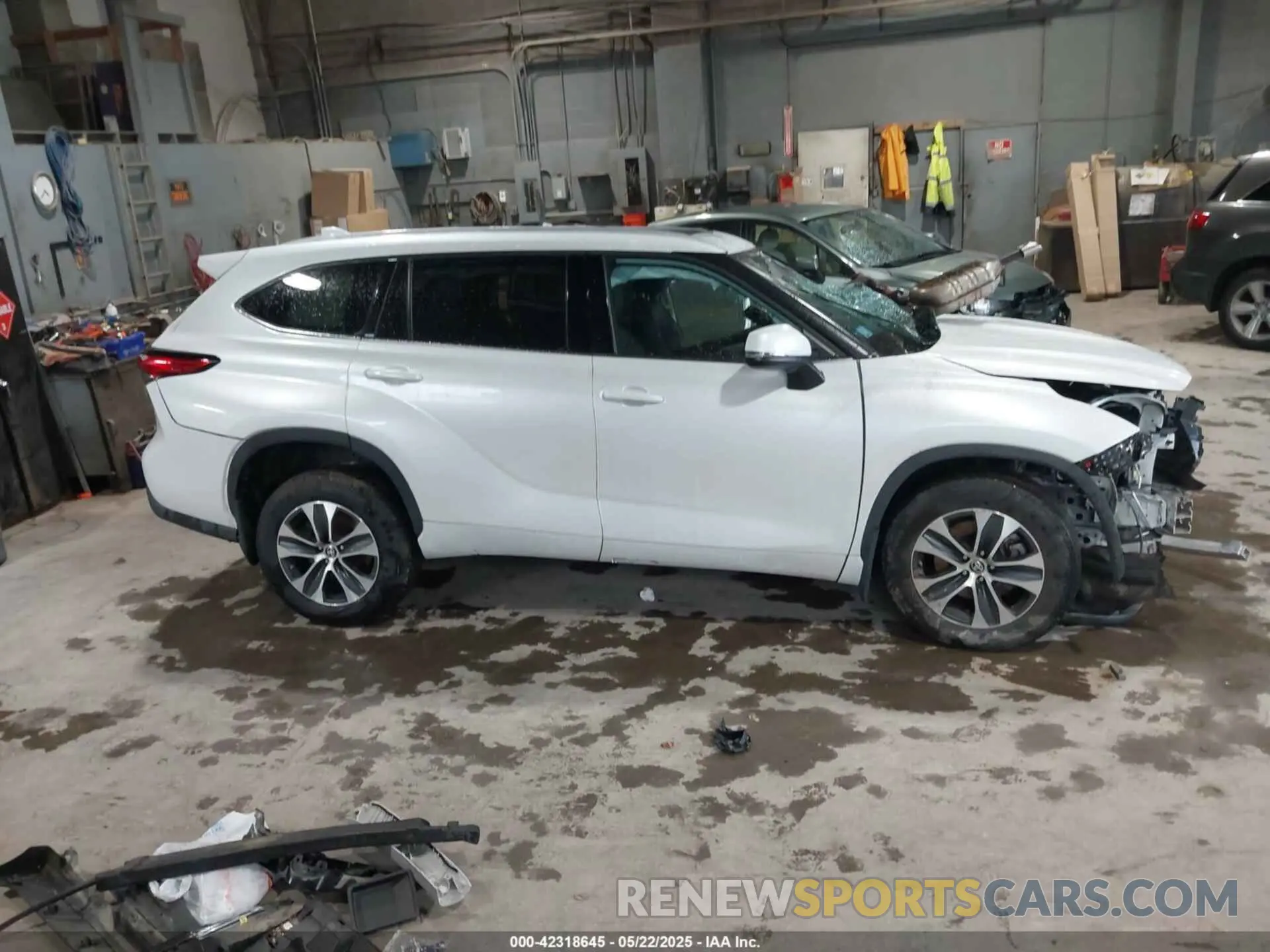 11 Фотография поврежденного автомобиля 5TDGZRBH1NS205858 TOYOTA HIGHLANDER 2022