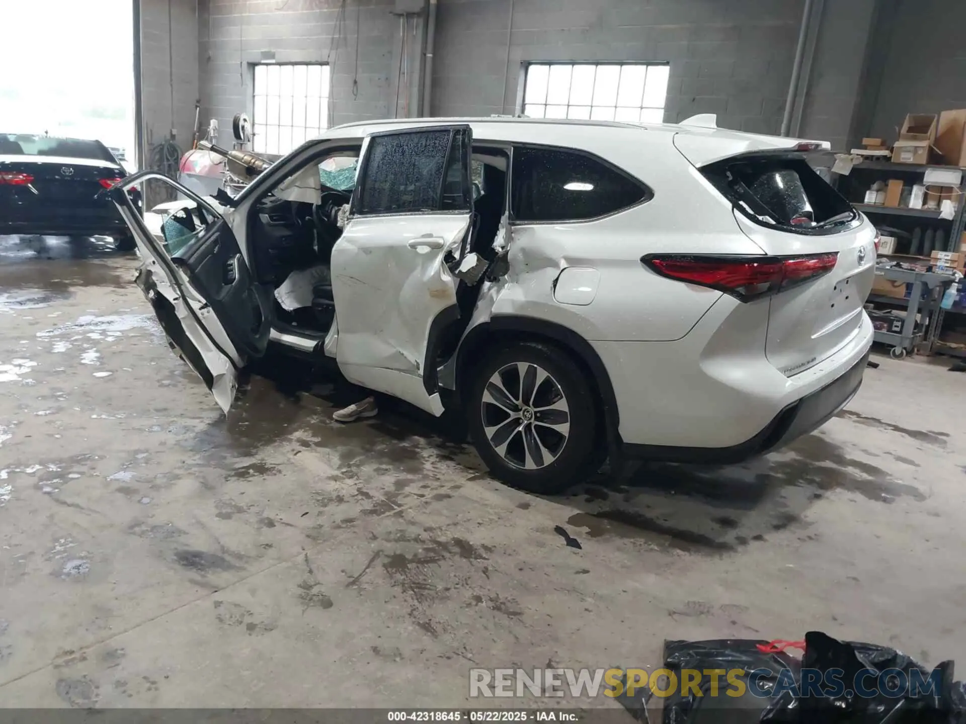 3 Фотография поврежденного автомобиля 5TDGZRBH1NS205858 TOYOTA HIGHLANDER 2022