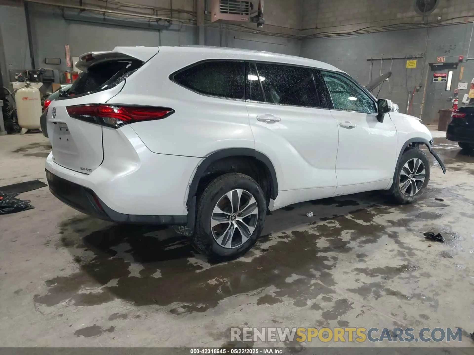 4 Фотография поврежденного автомобиля 5TDGZRBH1NS205858 TOYOTA HIGHLANDER 2022