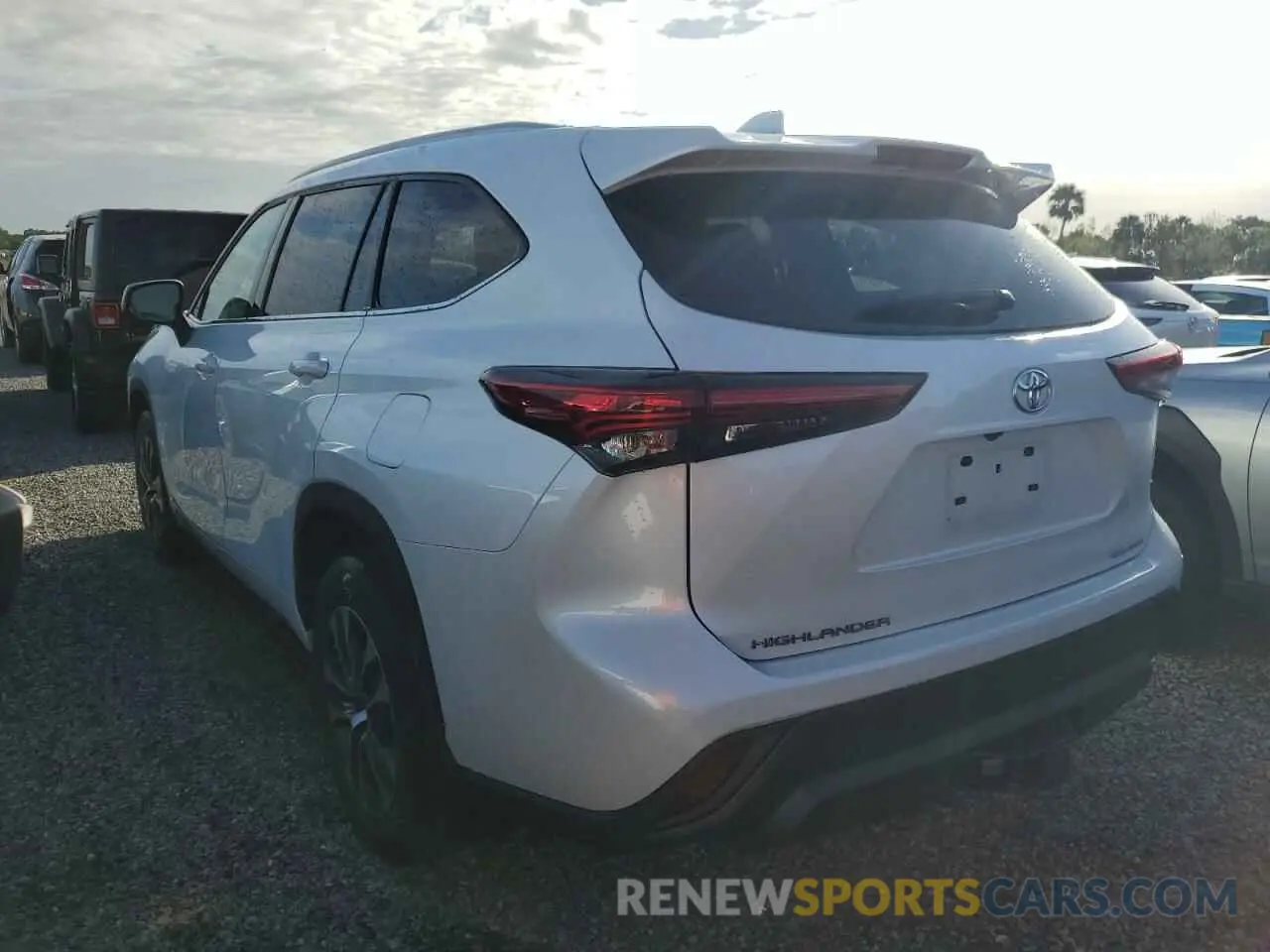 2 Фотография поврежденного автомобиля 5TDGZRBH1NS218688 TOYOTA HIGHLANDER 2022