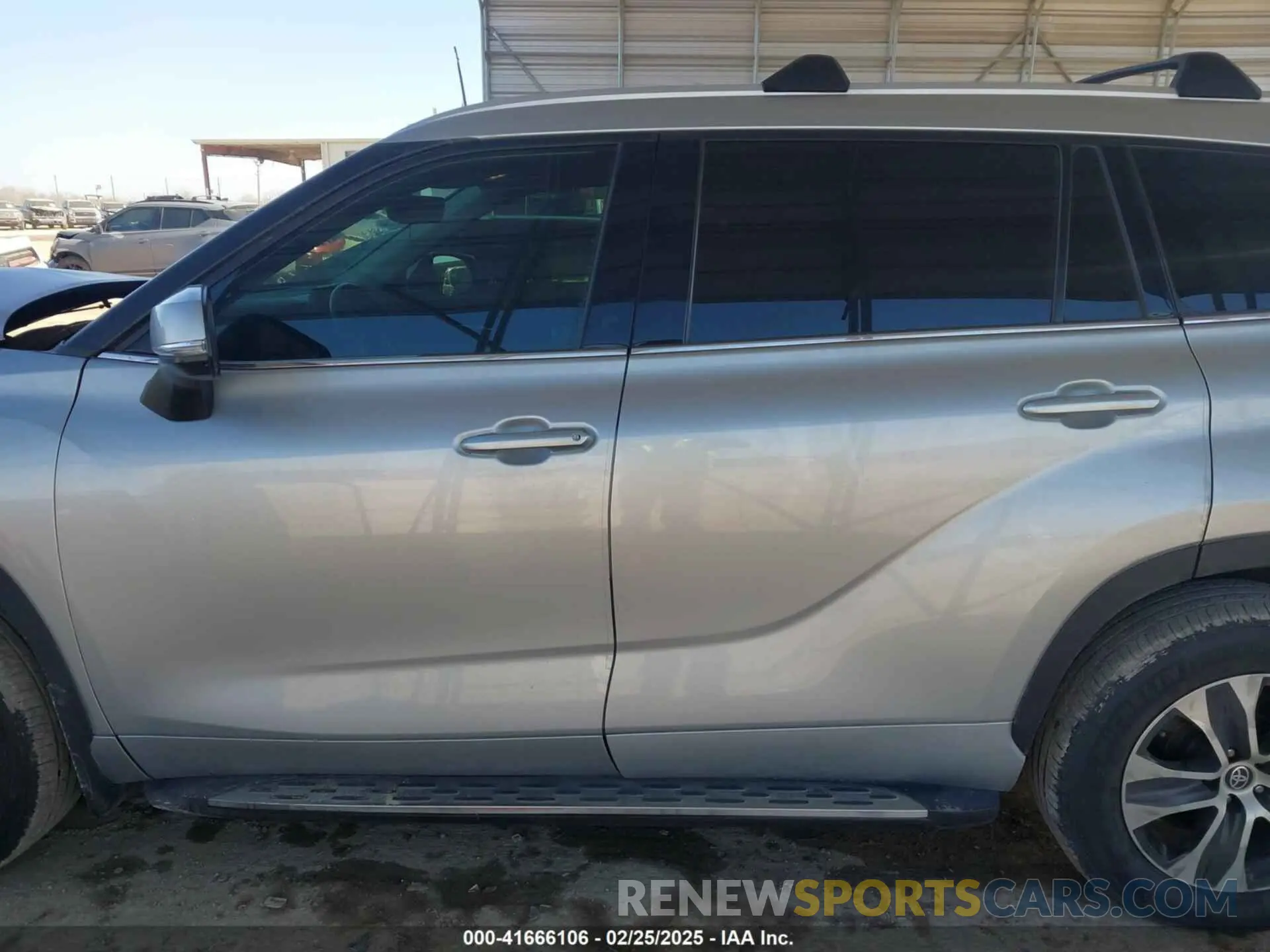 14 Photograph of a damaged car 5TDGZRBH1NS568368 TOYOTA HIGHLANDER 2022