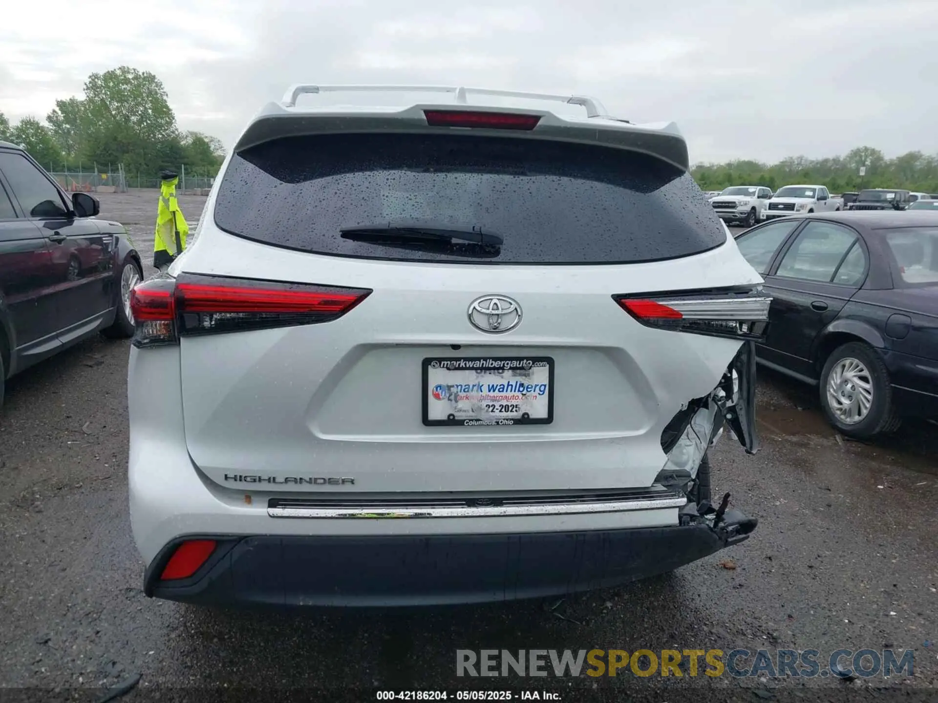 16 Photograph of a damaged car 5TDGZRBH3NS571871 TOYOTA HIGHLANDER 2022