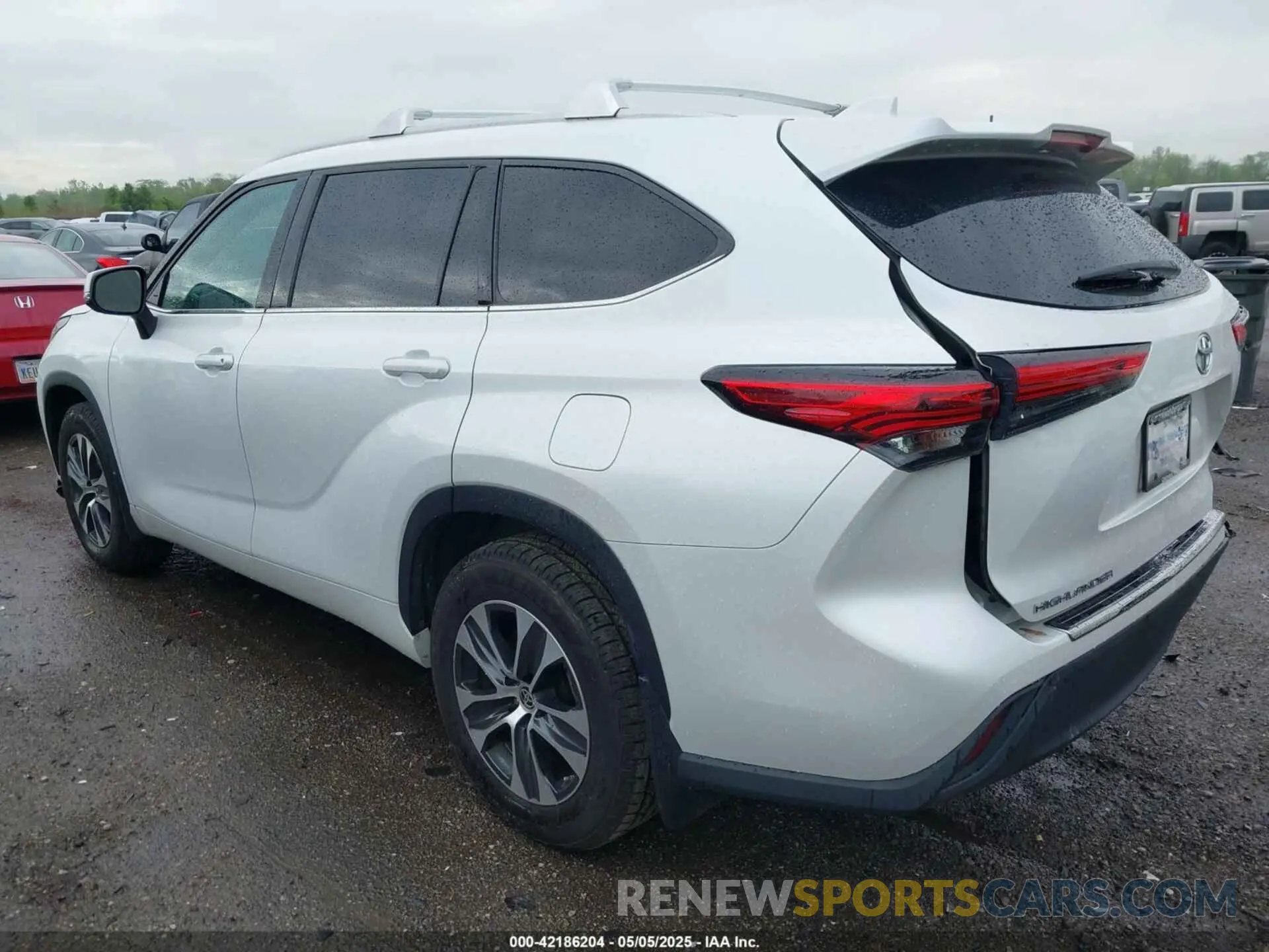 3 Photograph of a damaged car 5TDGZRBH3NS571871 TOYOTA HIGHLANDER 2022