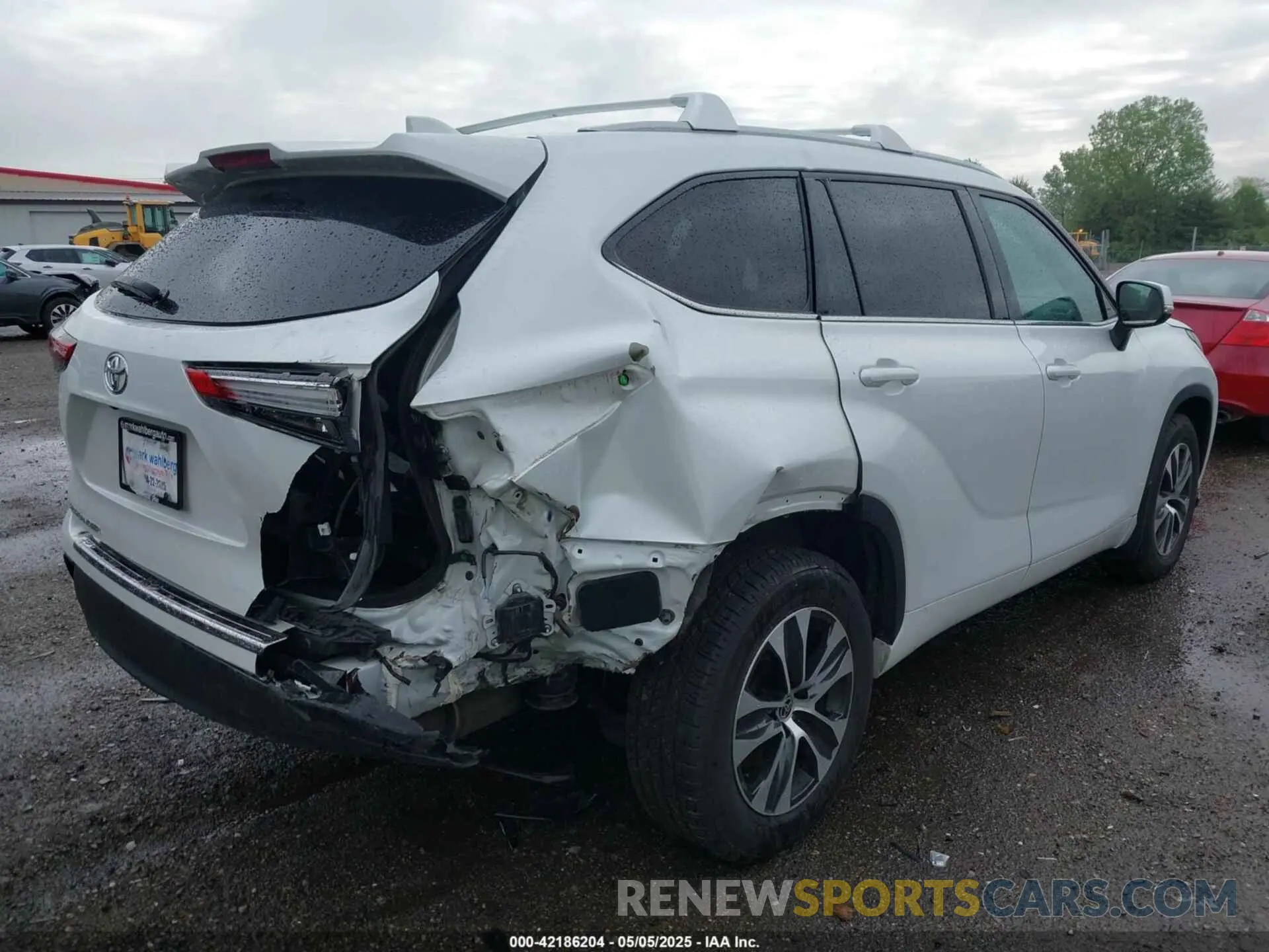 4 Photograph of a damaged car 5TDGZRBH3NS571871 TOYOTA HIGHLANDER 2022