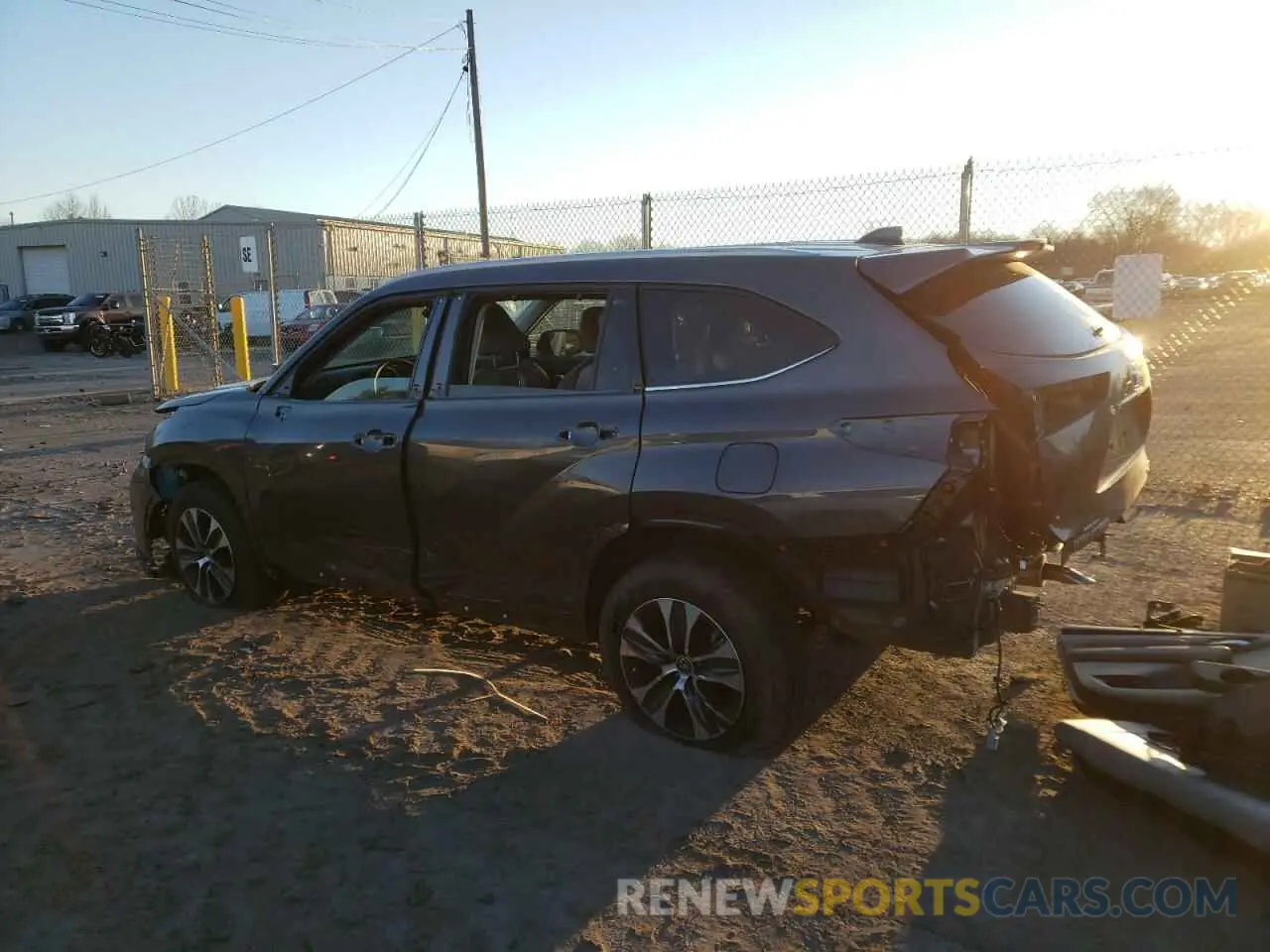 2 Photograph of a damaged car 5TDGZRBH3NS590565 TOYOTA HIGHLANDER 2022