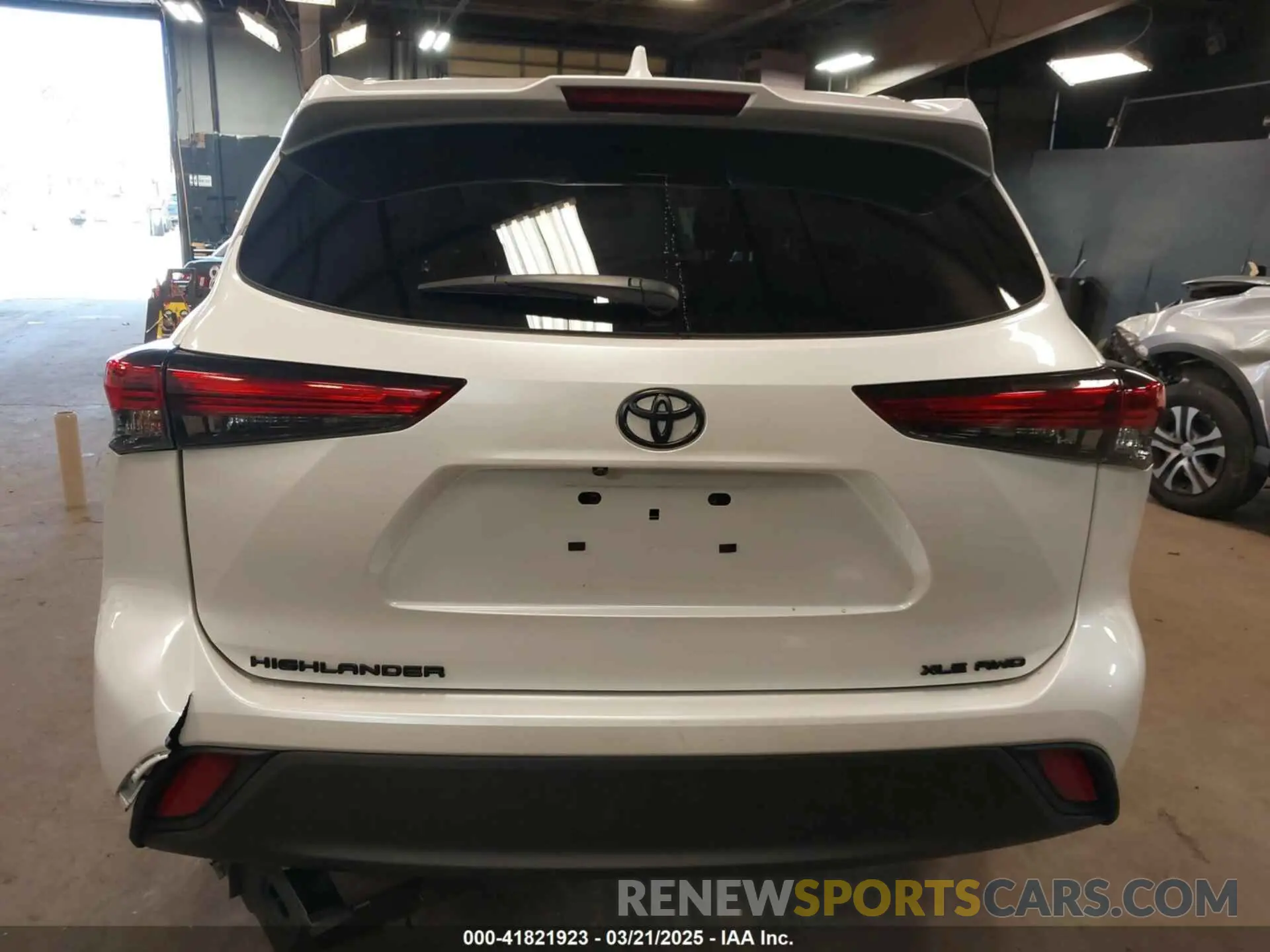 16 Photograph of a damaged car 5TDGZRBH4NS256609 TOYOTA HIGHLANDER 2022