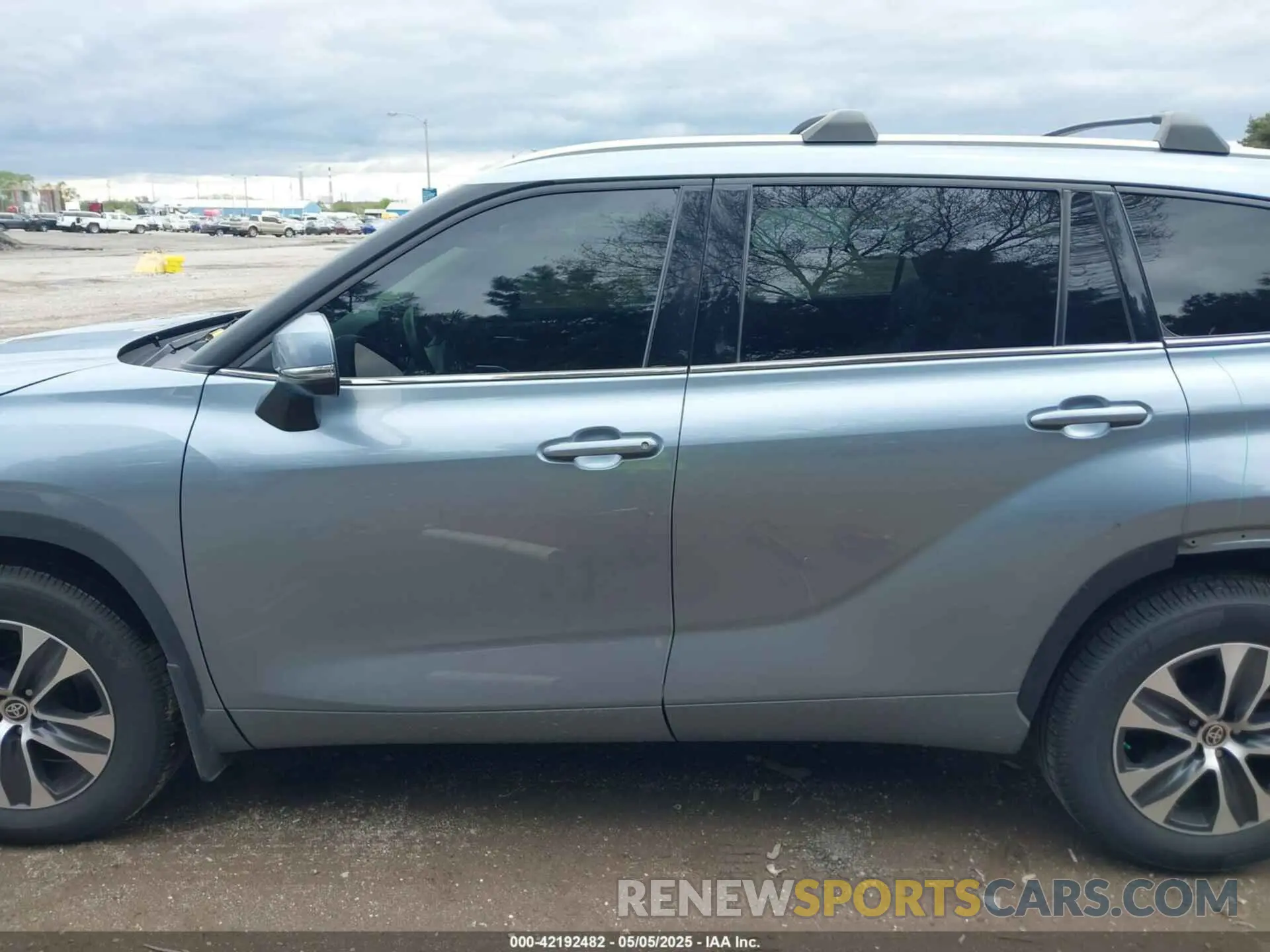 15 Photograph of a damaged car 5TDGZRBH5NS235297 TOYOTA HIGHLANDER 2022