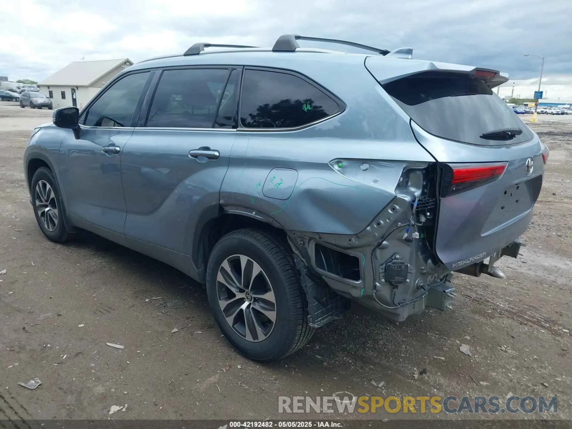 3 Photograph of a damaged car 5TDGZRBH5NS235297 TOYOTA HIGHLANDER 2022
