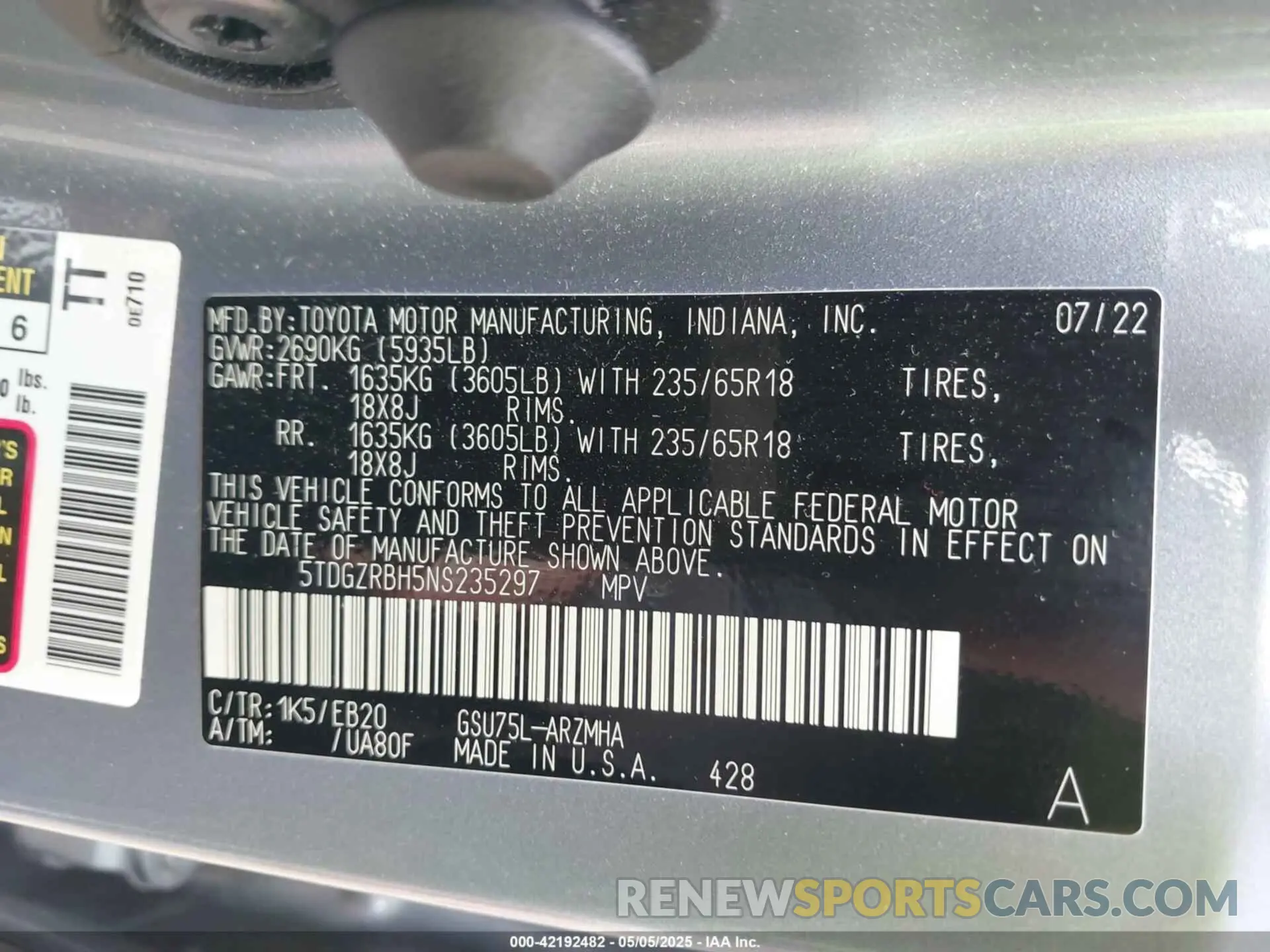 9 Photograph of a damaged car 5TDGZRBH5NS235297 TOYOTA HIGHLANDER 2022