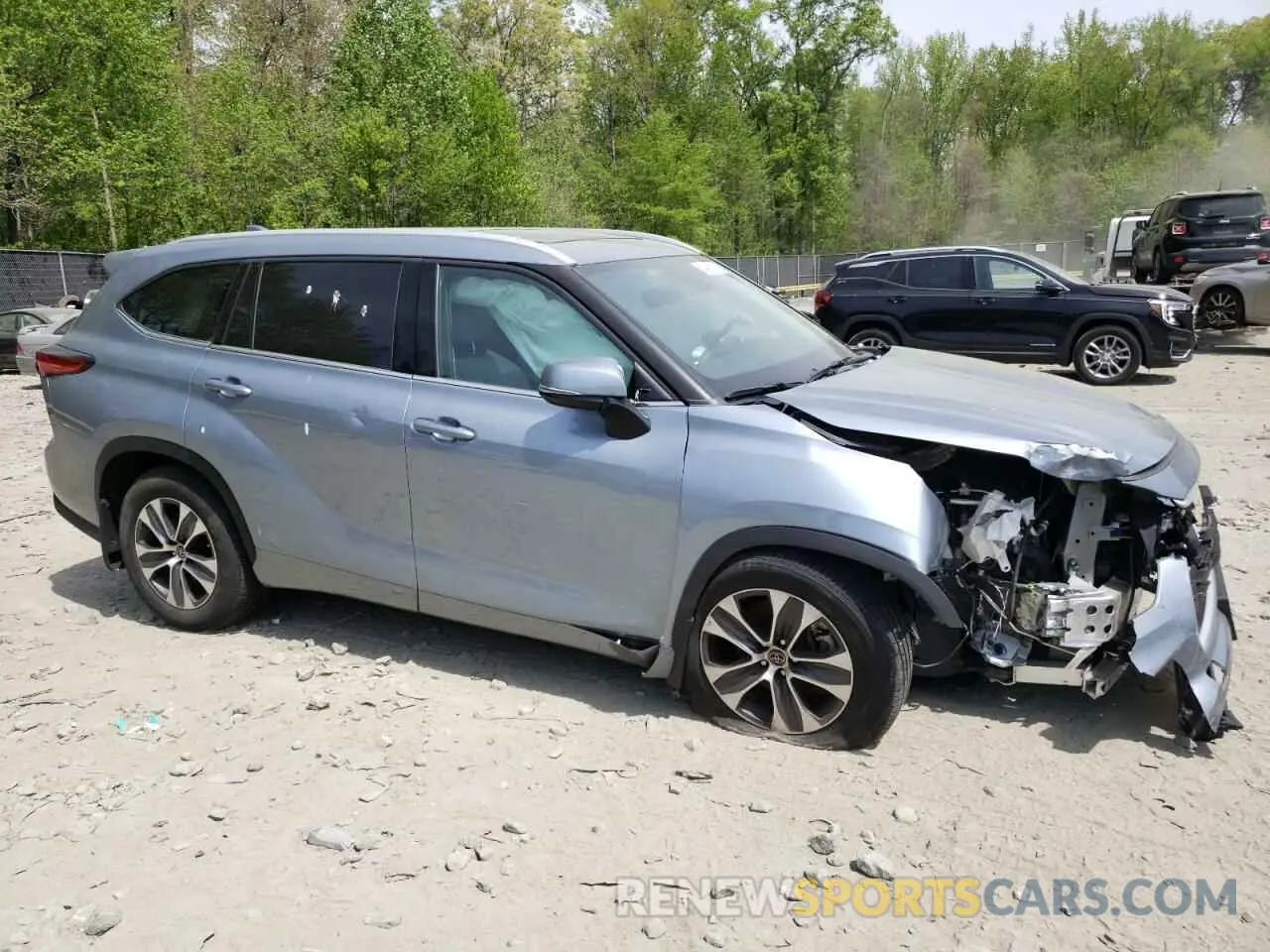 4 Photograph of a damaged car 5TDGZRBH5NS245733 TOYOTA HIGHLANDER 2022