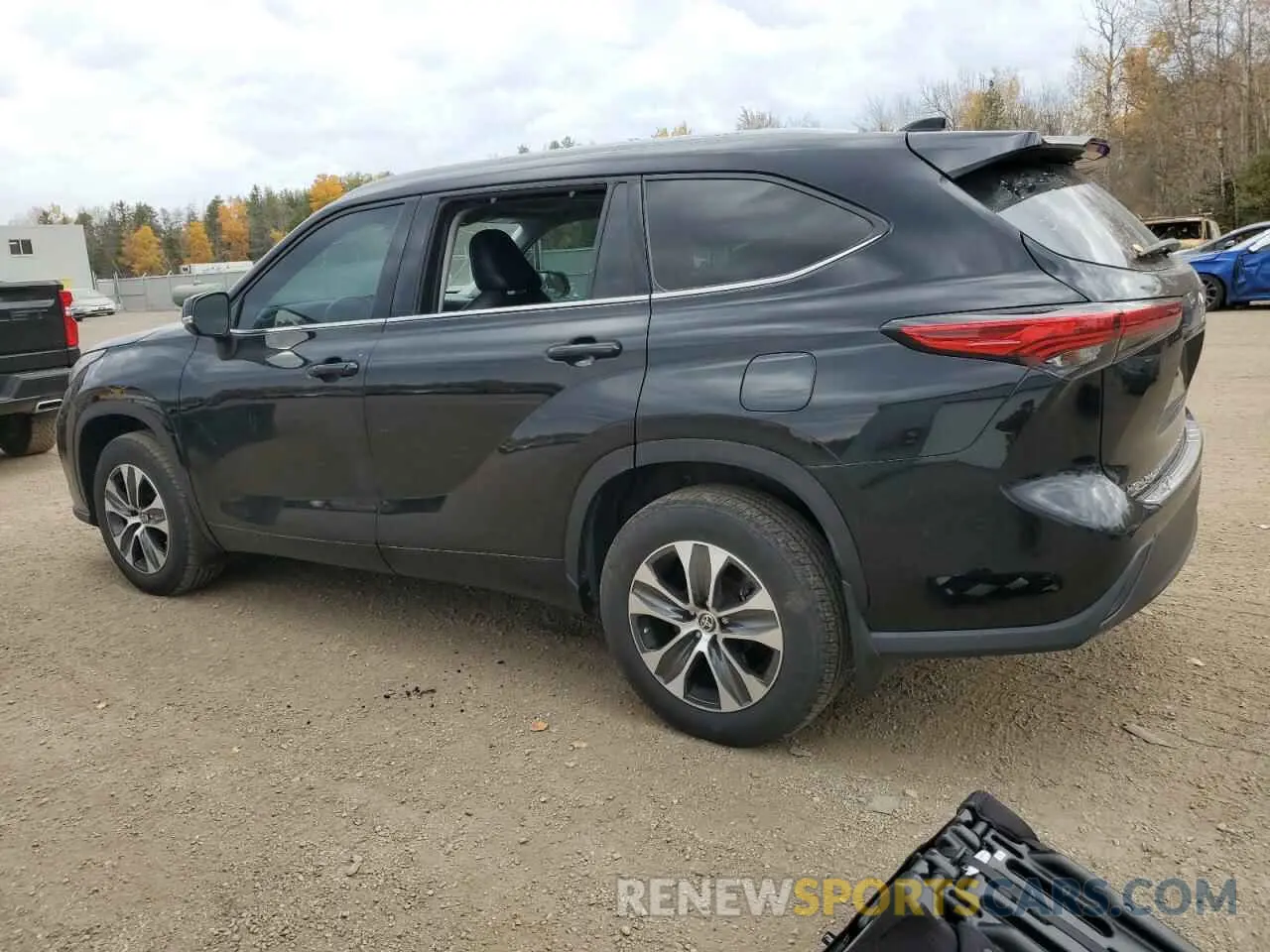 2 Photograph of a damaged car 5TDGZRBH5NS588865 TOYOTA HIGHLANDER 2022