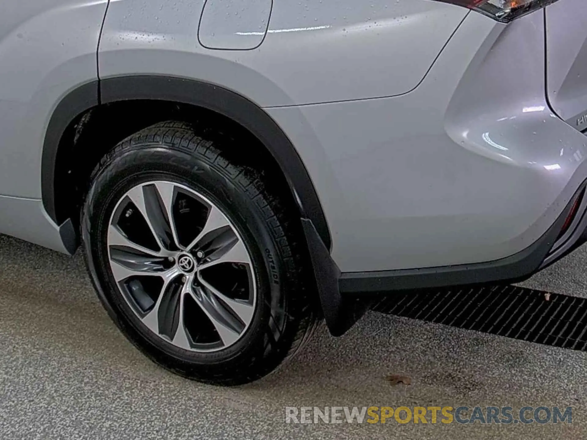 14 Photograph of a damaged car 5TDGZRBH6NS162909 TOYOTA HIGHLANDER 2022