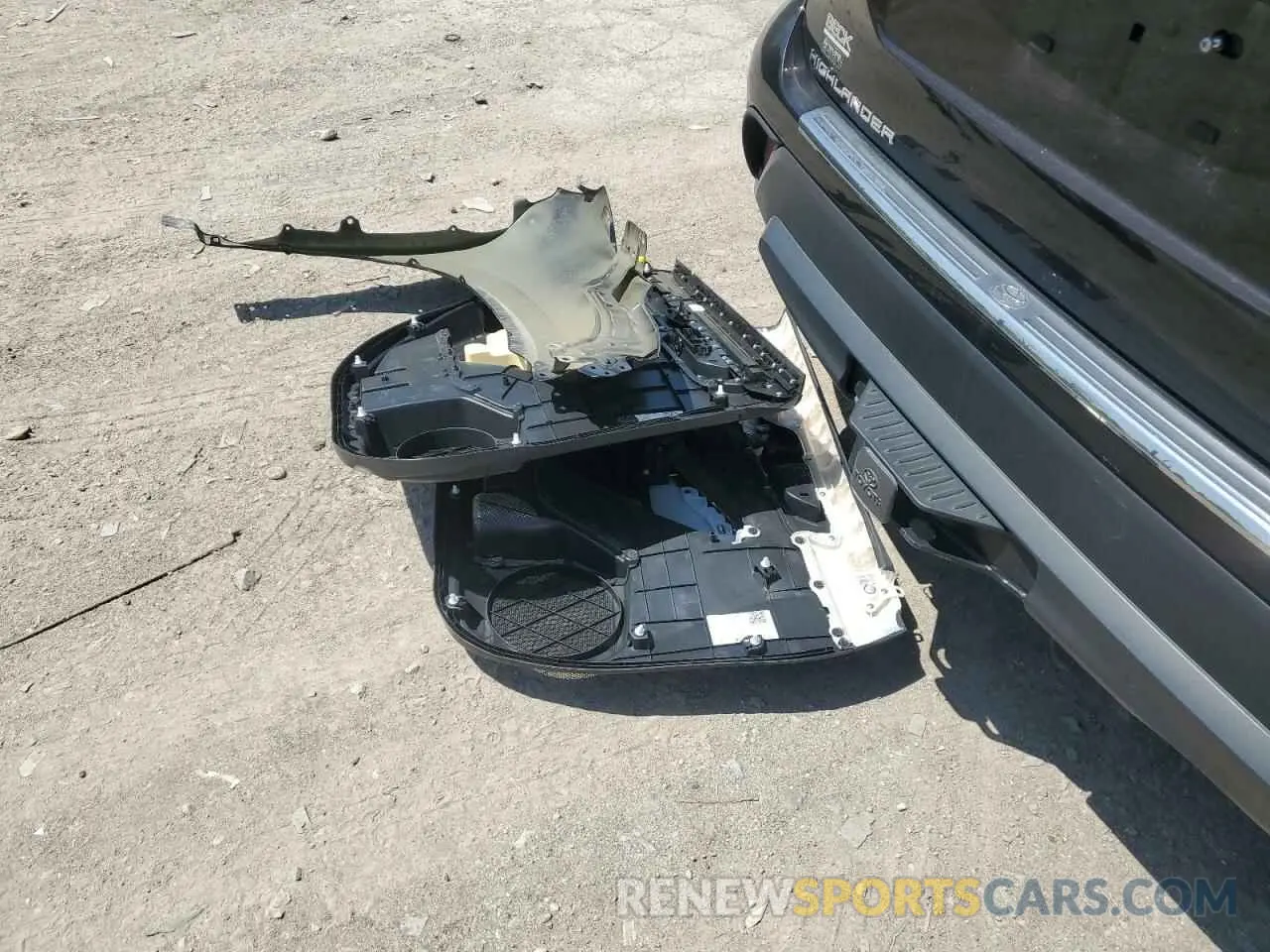 13 Photograph of a damaged car 5TDGZRBH6NS234336 TOYOTA HIGHLANDER 2022