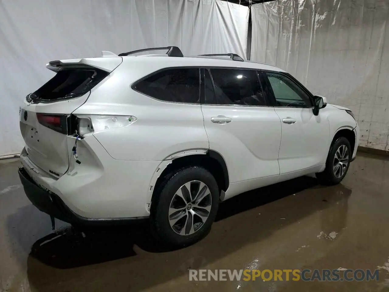 3 Photograph of a damaged car 5TDGZRBH6NS255994 TOYOTA HIGHLANDER 2022
