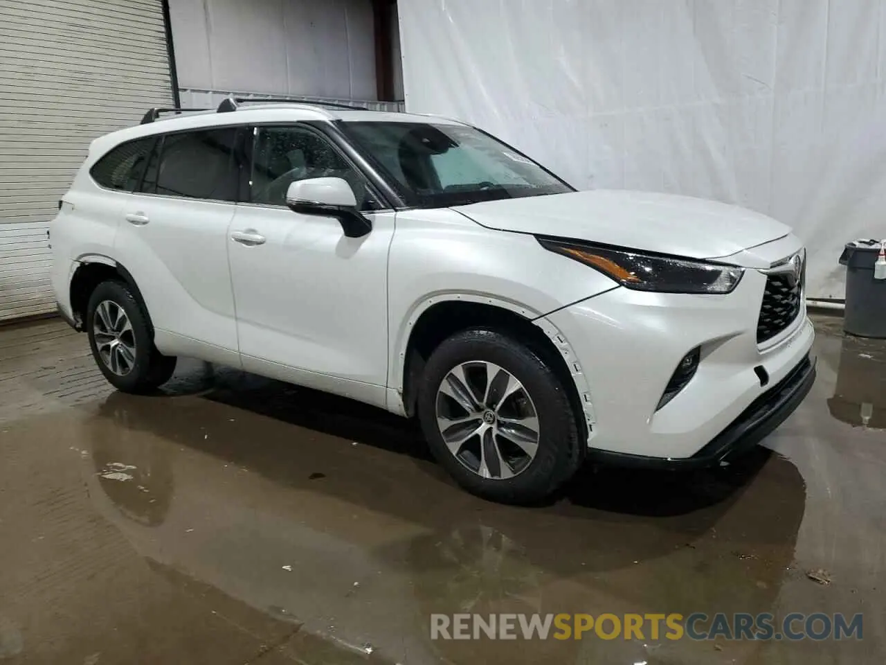 4 Photograph of a damaged car 5TDGZRBH6NS255994 TOYOTA HIGHLANDER 2022