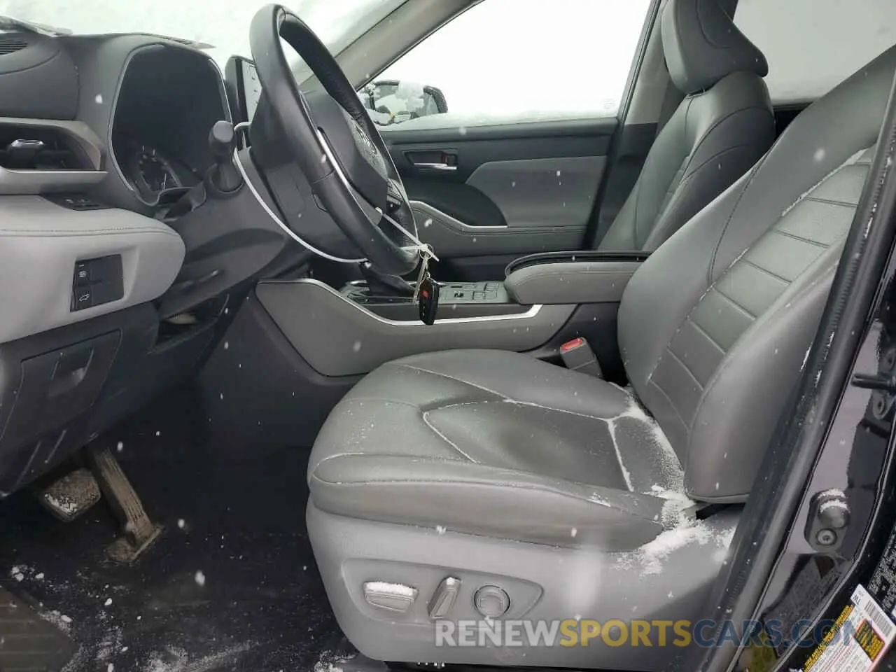 7 Photograph of a damaged car 5TDGZRBH6NS569712 TOYOTA HIGHLANDER 2022