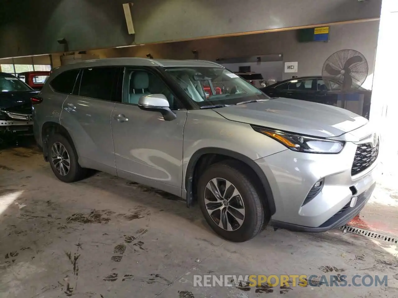 4 Photograph of a damaged car 5TDGZRBH6NS574313 TOYOTA HIGHLANDER 2022