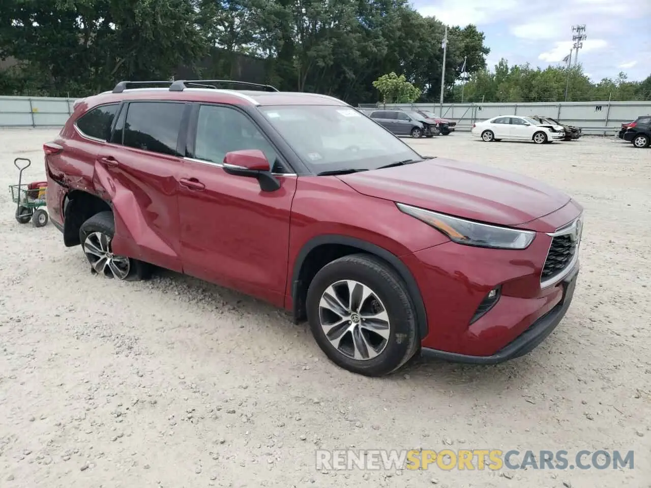 4 Photograph of a damaged car 5TDGZRBH6NS589748 TOYOTA HIGHLANDER 2022