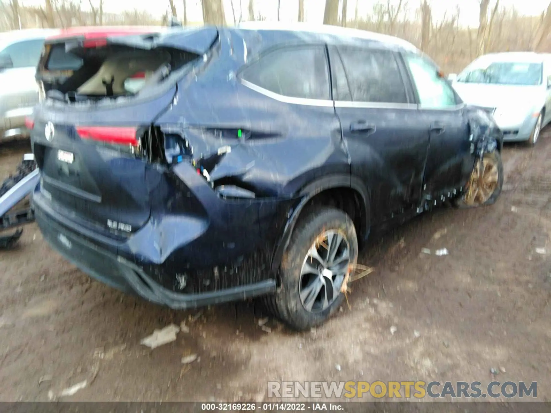 4 Photograph of a damaged car 5TDGZRBH7NS173630 TOYOTA HIGHLANDER 2022