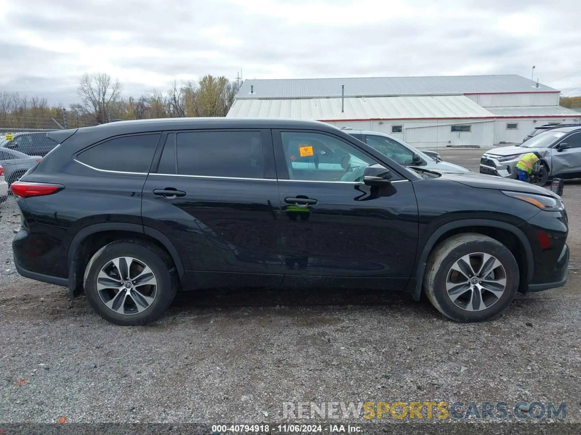 13 Photograph of a damaged car 5TDGZRBH7NS564695 TOYOTA HIGHLANDER 2022