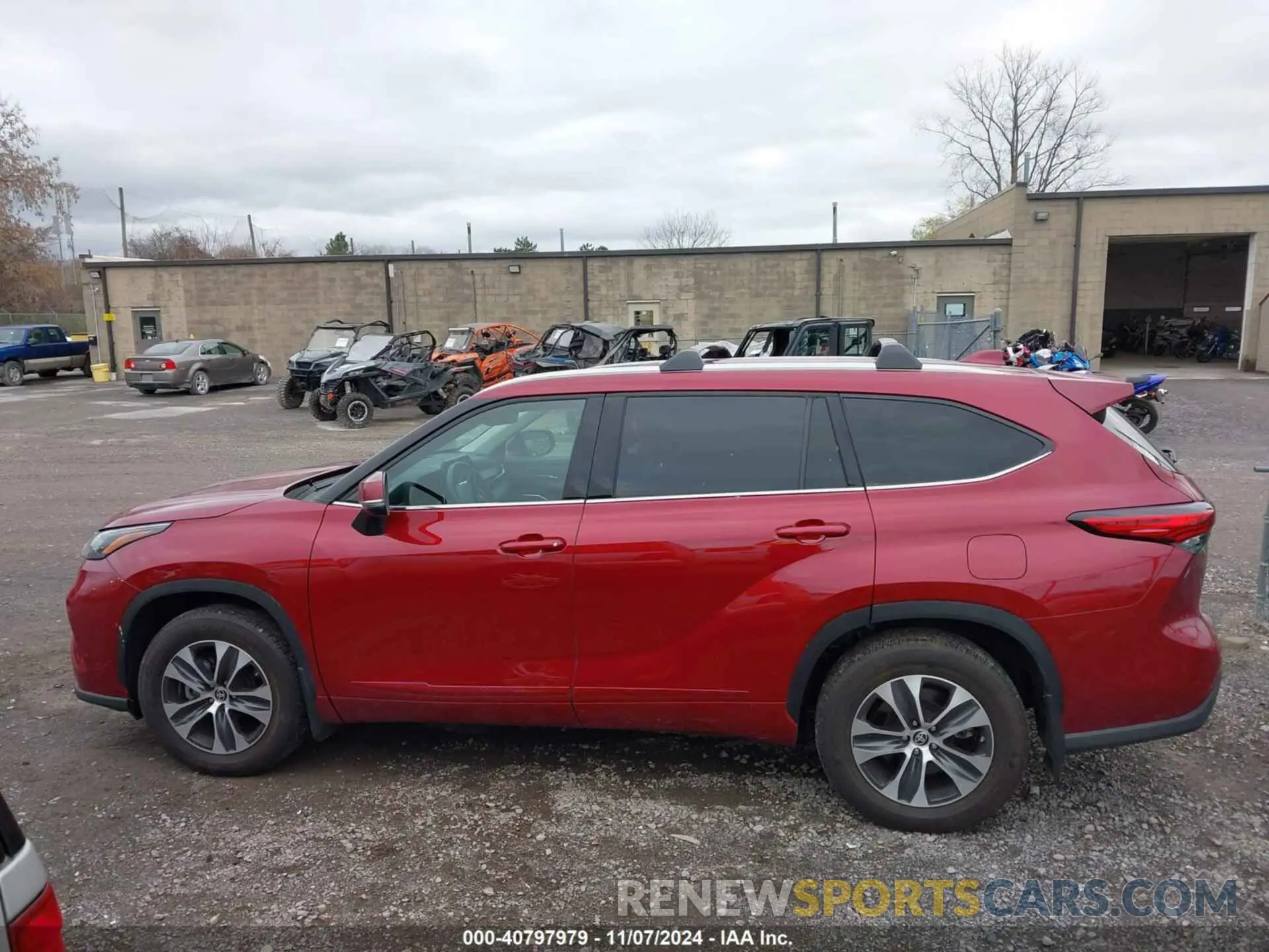 14 Photograph of a damaged car 5TDGZRBH7NS583909 TOYOTA HIGHLANDER 2022
