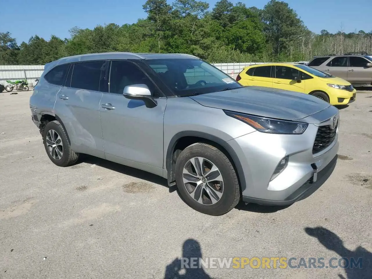 4 Photograph of a damaged car 5TDGZRBH8NS225766 TOYOTA HIGHLANDER 2022