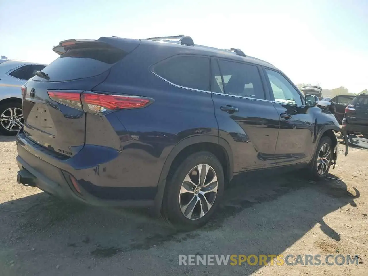 3 Photograph of a damaged car 5TDGZRBH8NS573003 TOYOTA HIGHLANDER 2022
