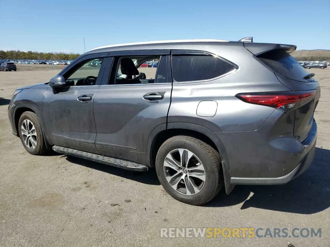 2 Photograph of a damaged car 5TDGZRBH9NS224674 TOYOTA HIGHLANDER 2022