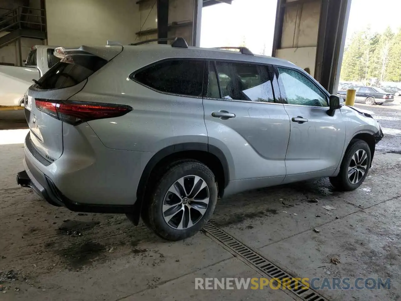 3 Фотография поврежденного автомобиля 5TDGZRBH9NS236677 TOYOTA HIGHLANDER 2022